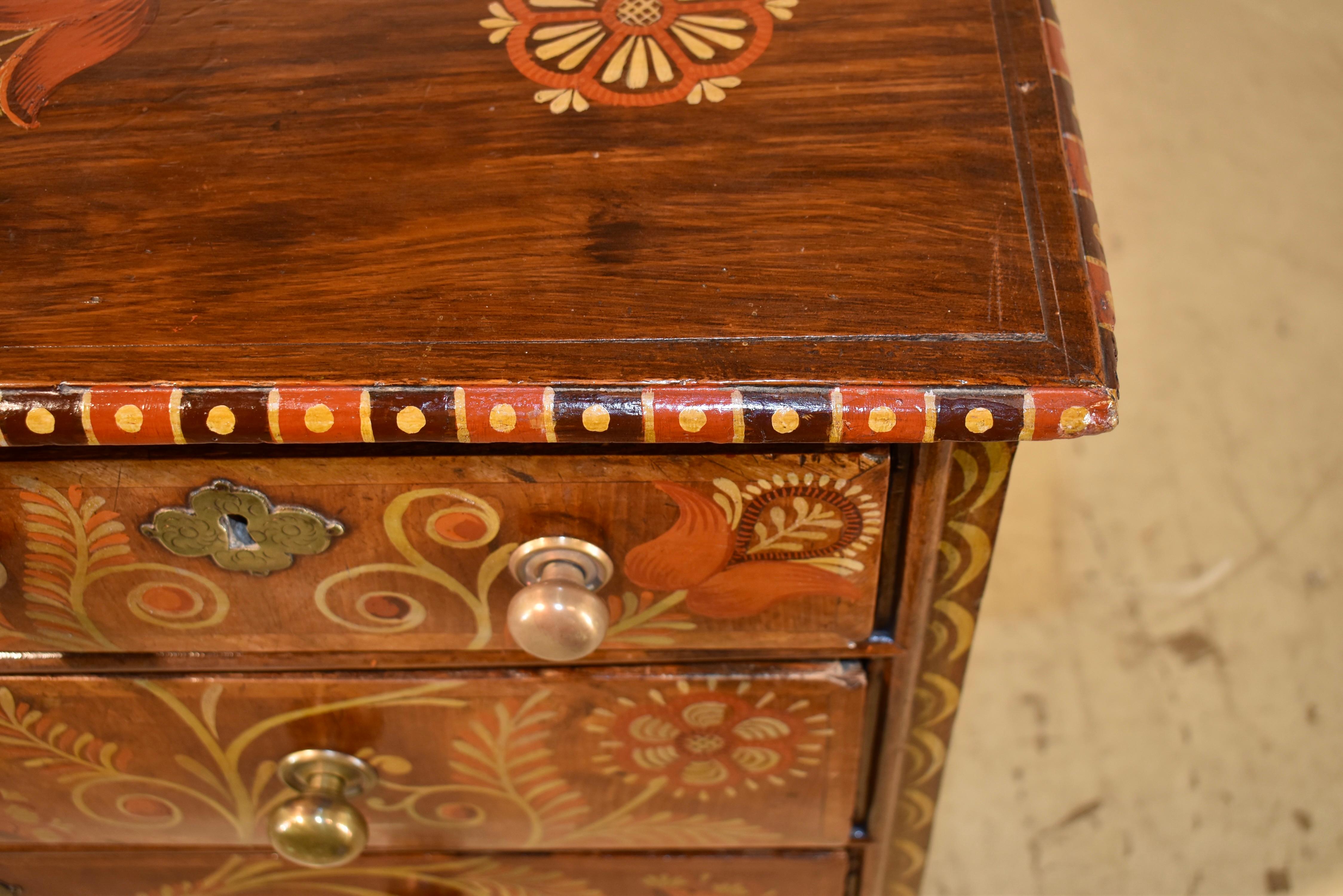 Cassettiera in noce decorata del XVIII secolo in vendita 4