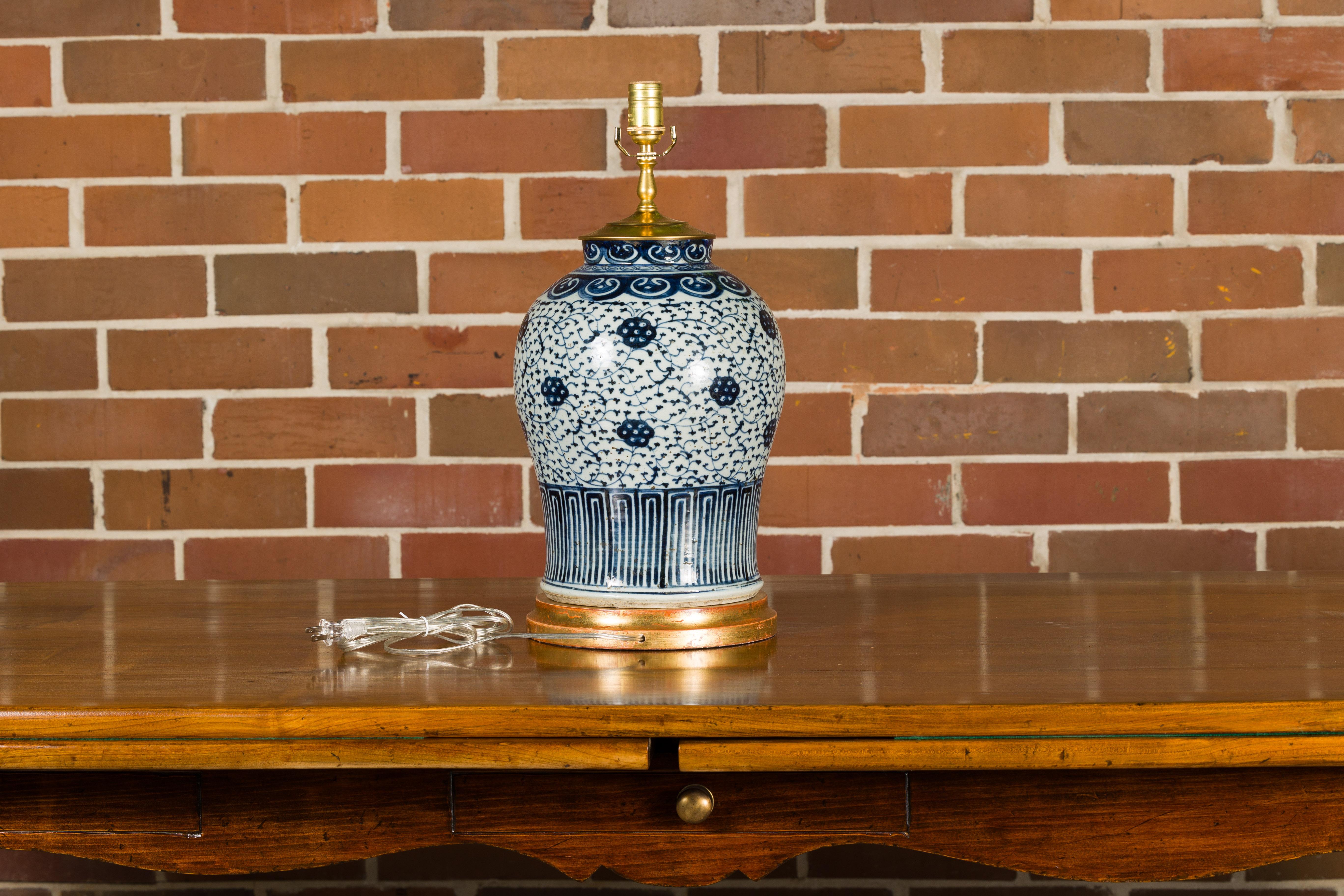 Peint à la main Vase de Delft du 18ème siècle transformé en lampe de table câblée américaine