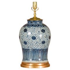 Blaue und weiße Delft-Porzellanvase aus dem 18. Jahrhundert, hergestellt als US-Tischlampe mit Kabel