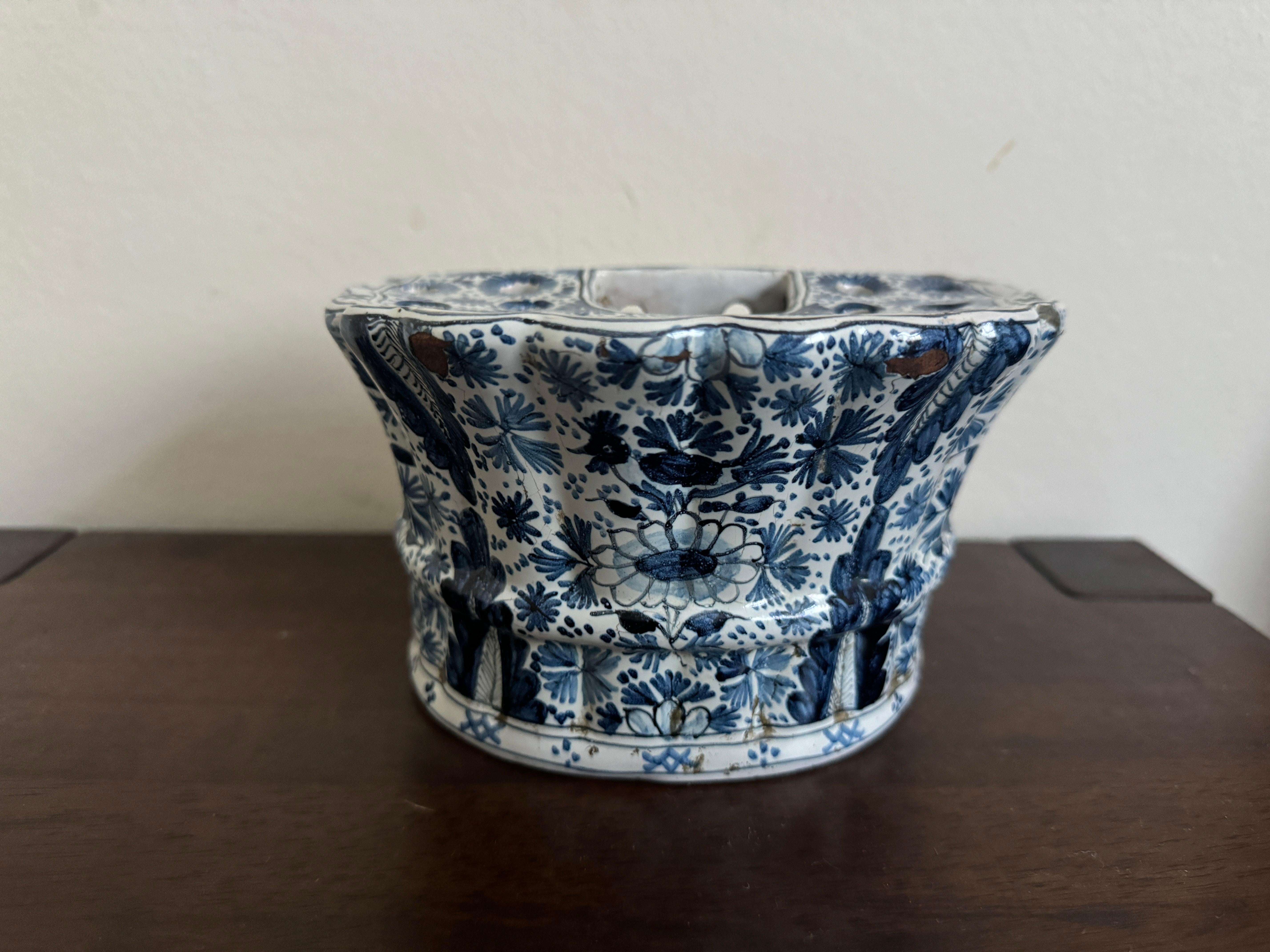 18. Jahrhundert Delft Bough Hanging Pot im Angebot 4