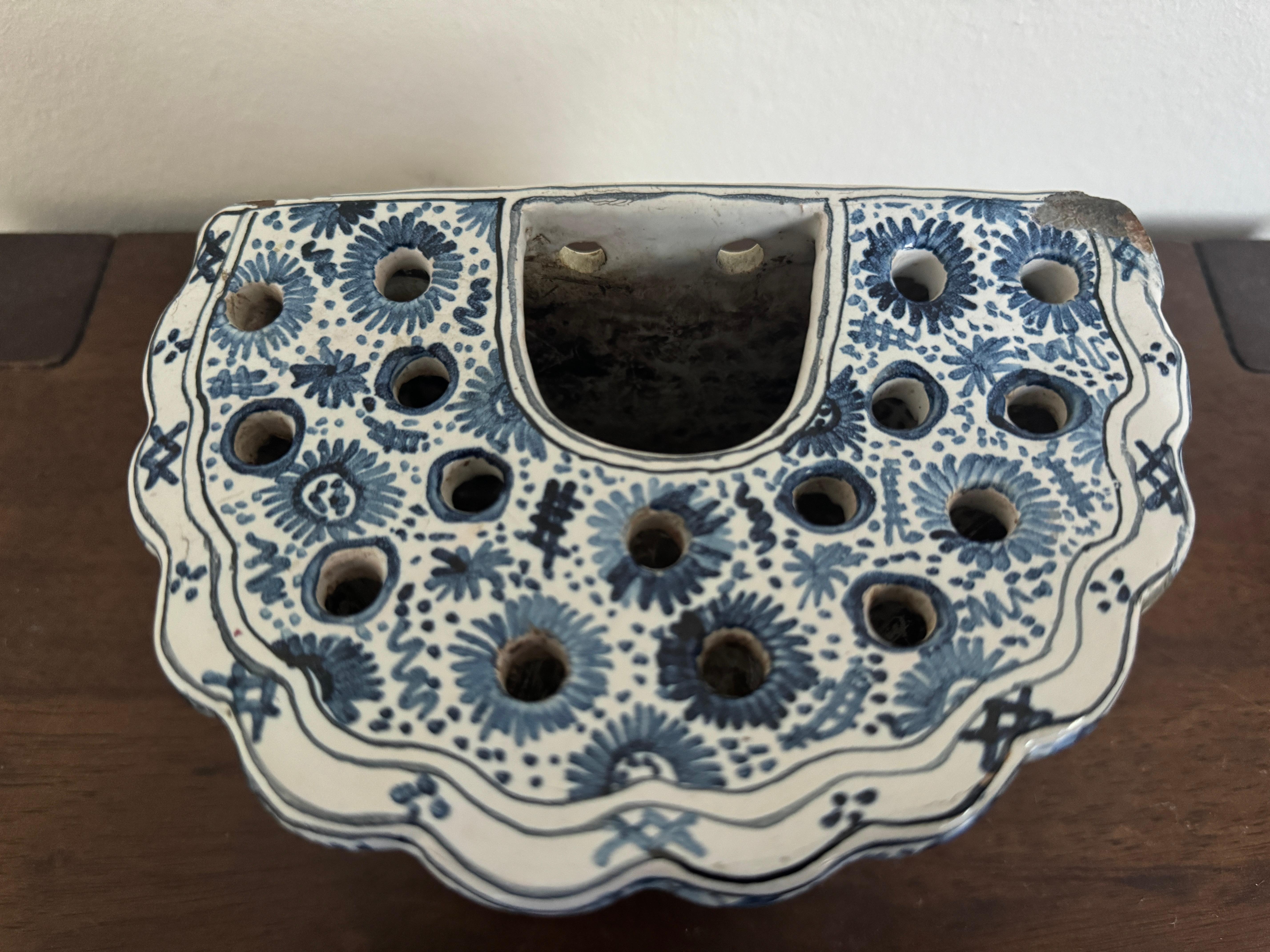 18. Jahrhundert Delft Bough Hanging Pot im Angebot 5