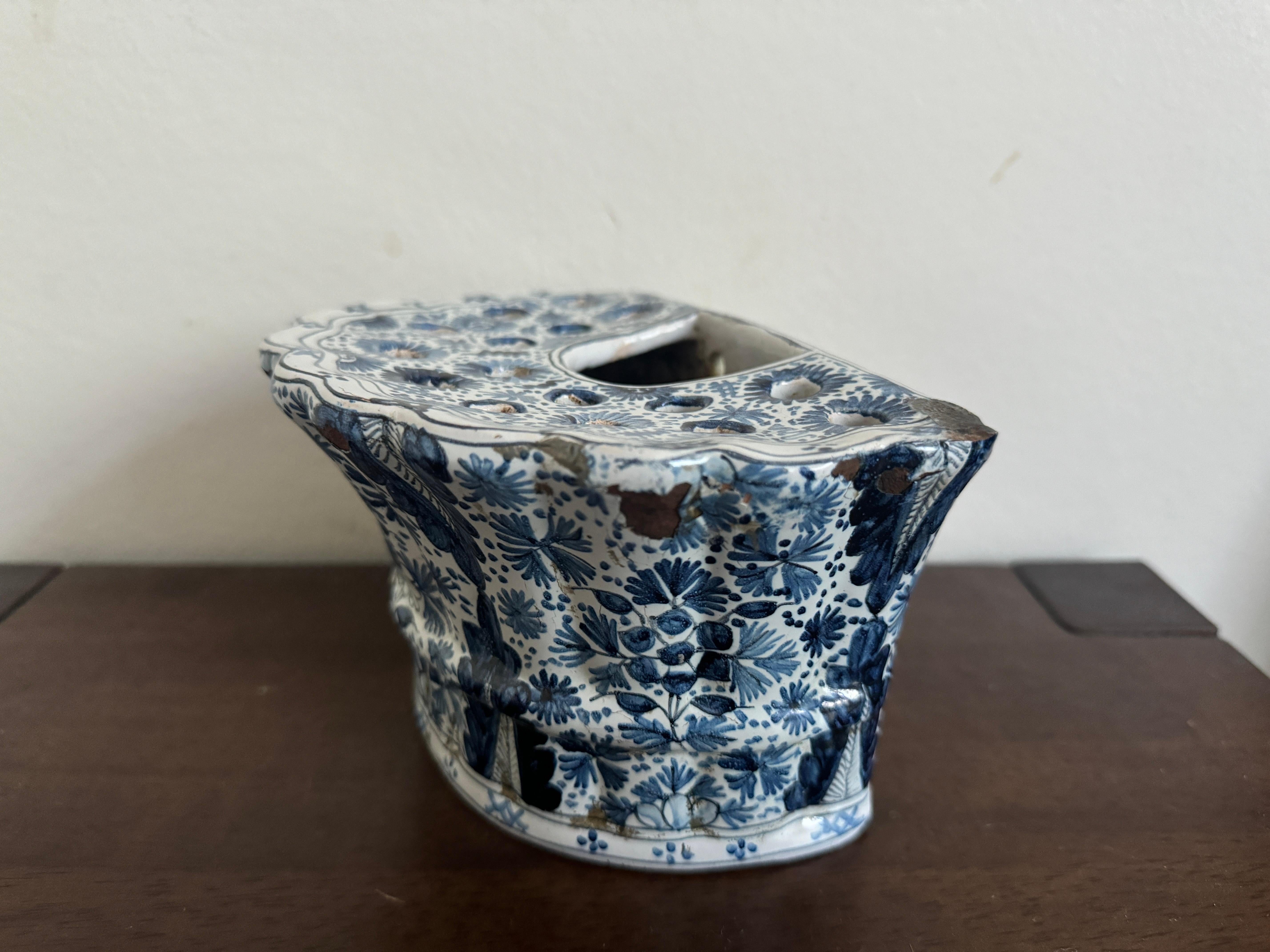 18. Jahrhundert Delft Bough Hanging Pot (Barock) im Angebot
