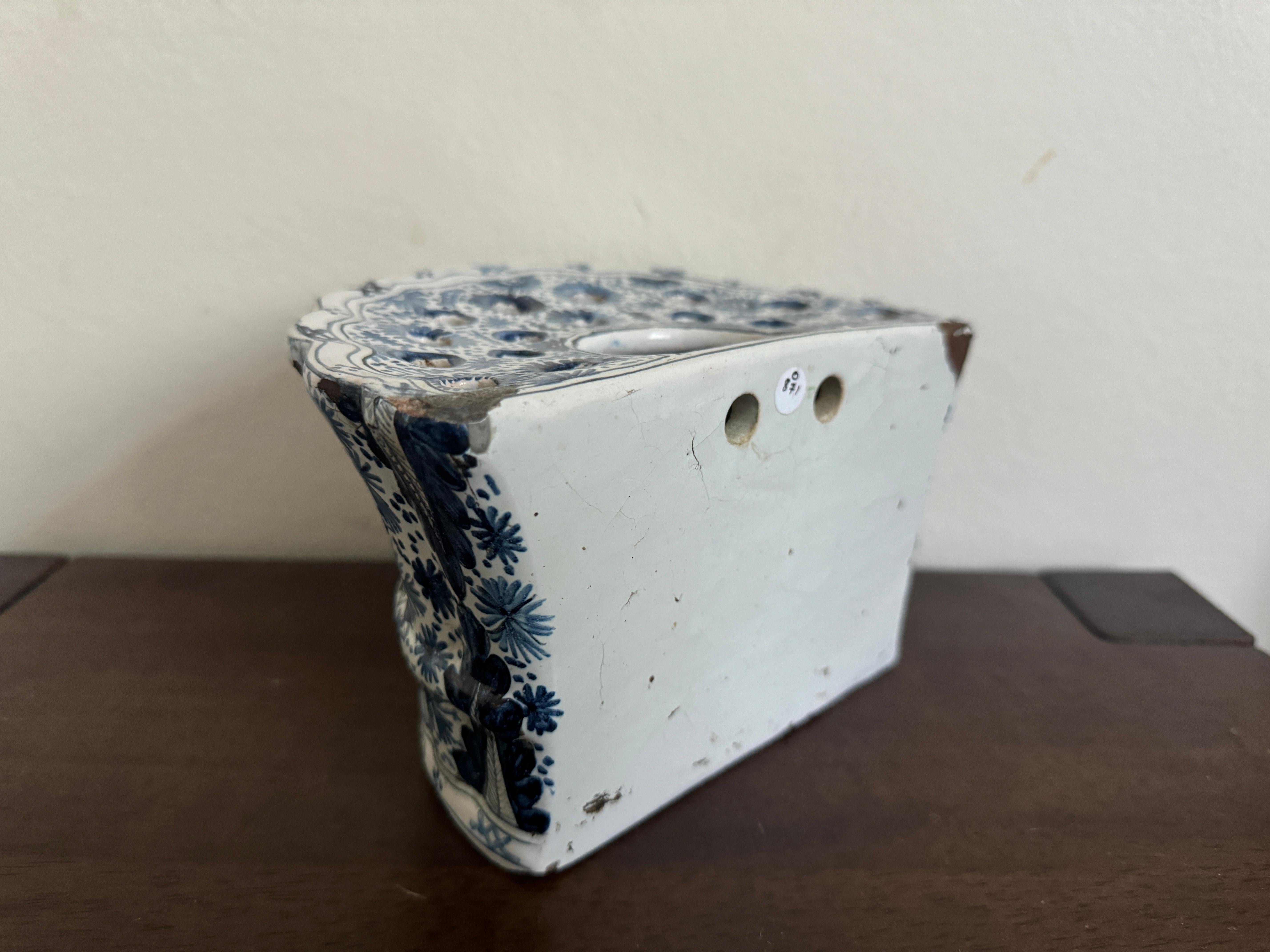 18. Jahrhundert Delft Bough Hanging Pot (Handgefertigt) im Angebot