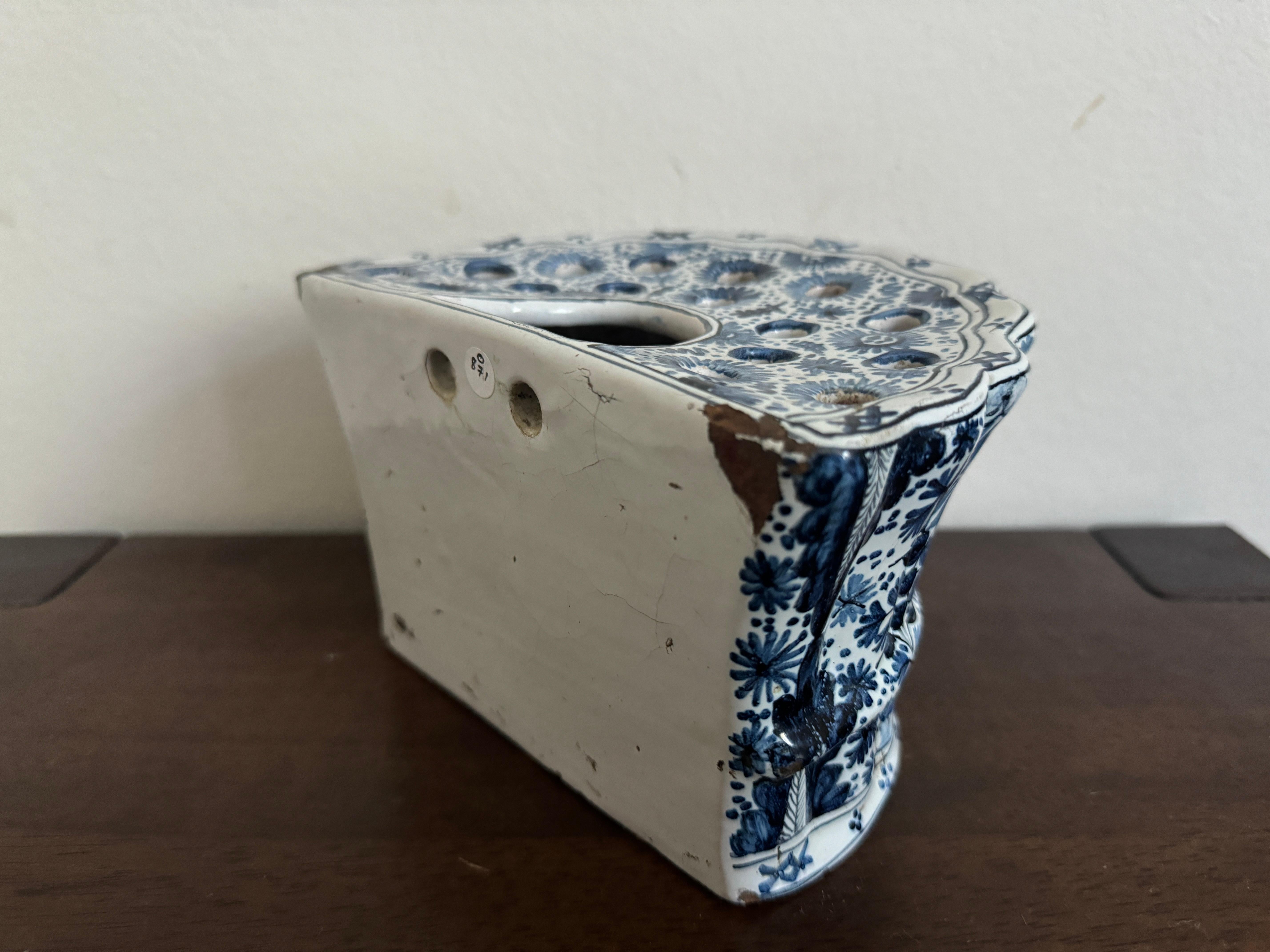 18. Jahrhundert Delft Bough Hanging Pot (Delfter Blau) im Angebot