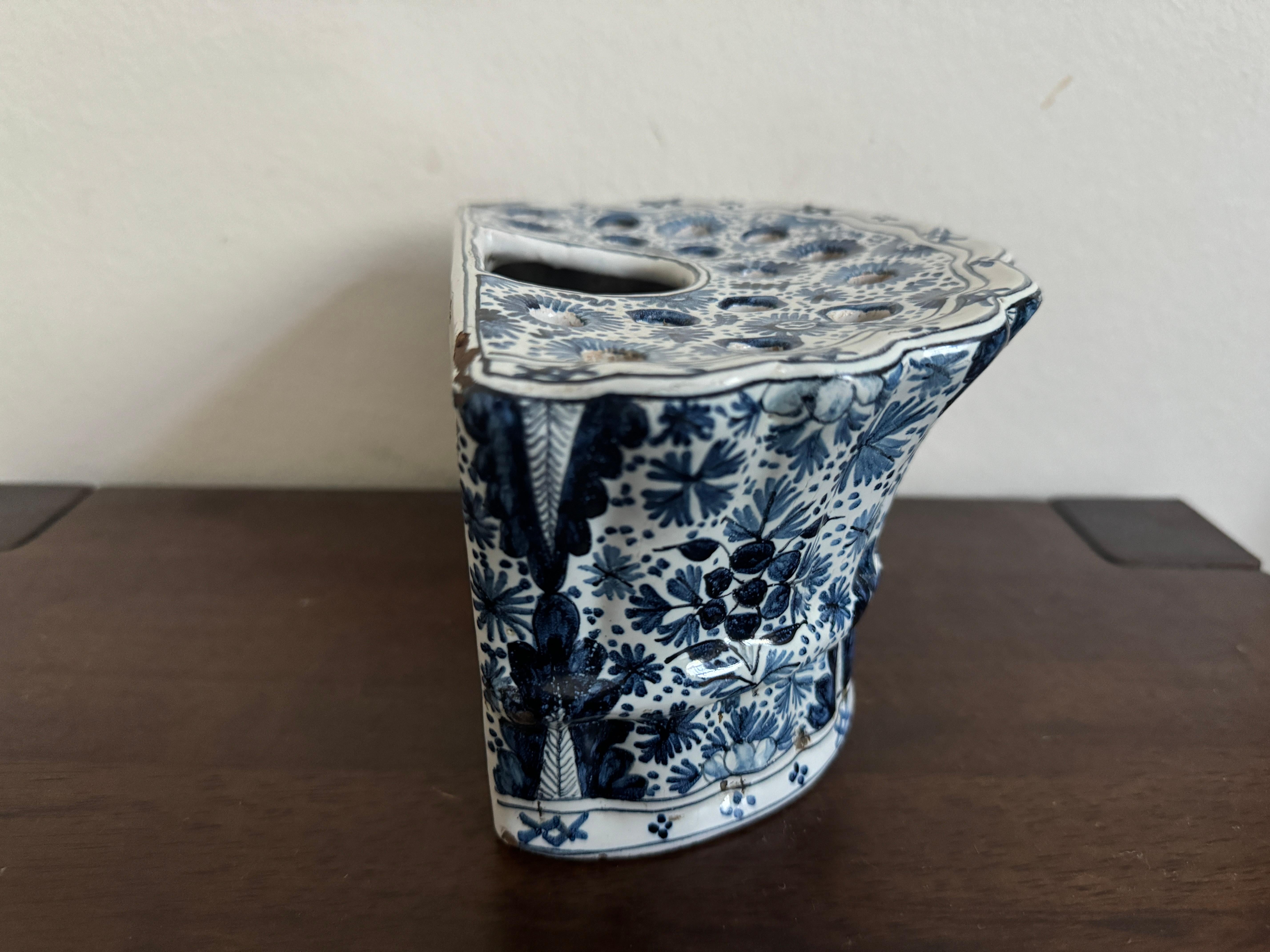 18. Jahrhundert Delft Bough Hanging Pot im Angebot 1