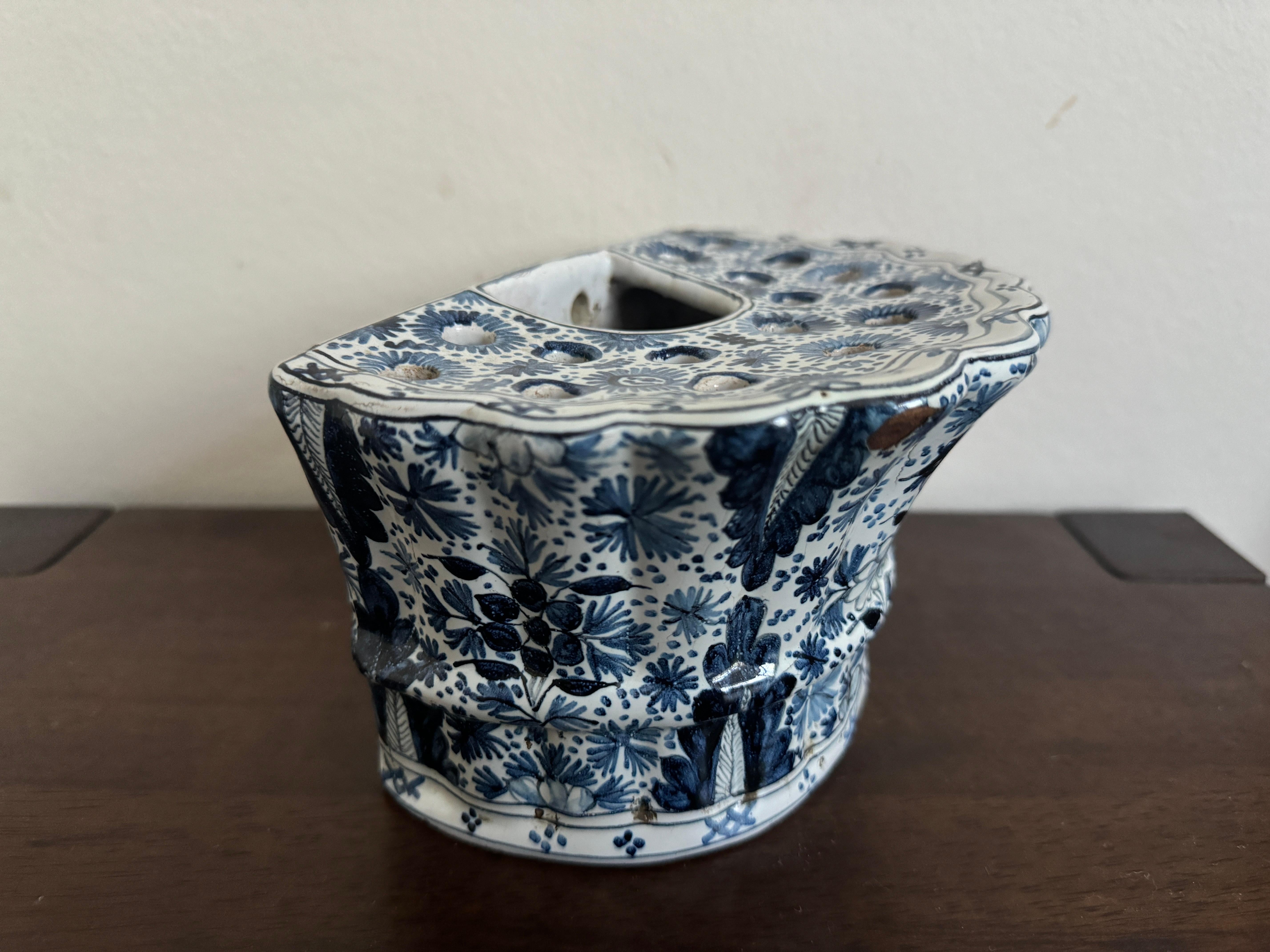 18. Jahrhundert Delft Bough Hanging Pot im Angebot 2