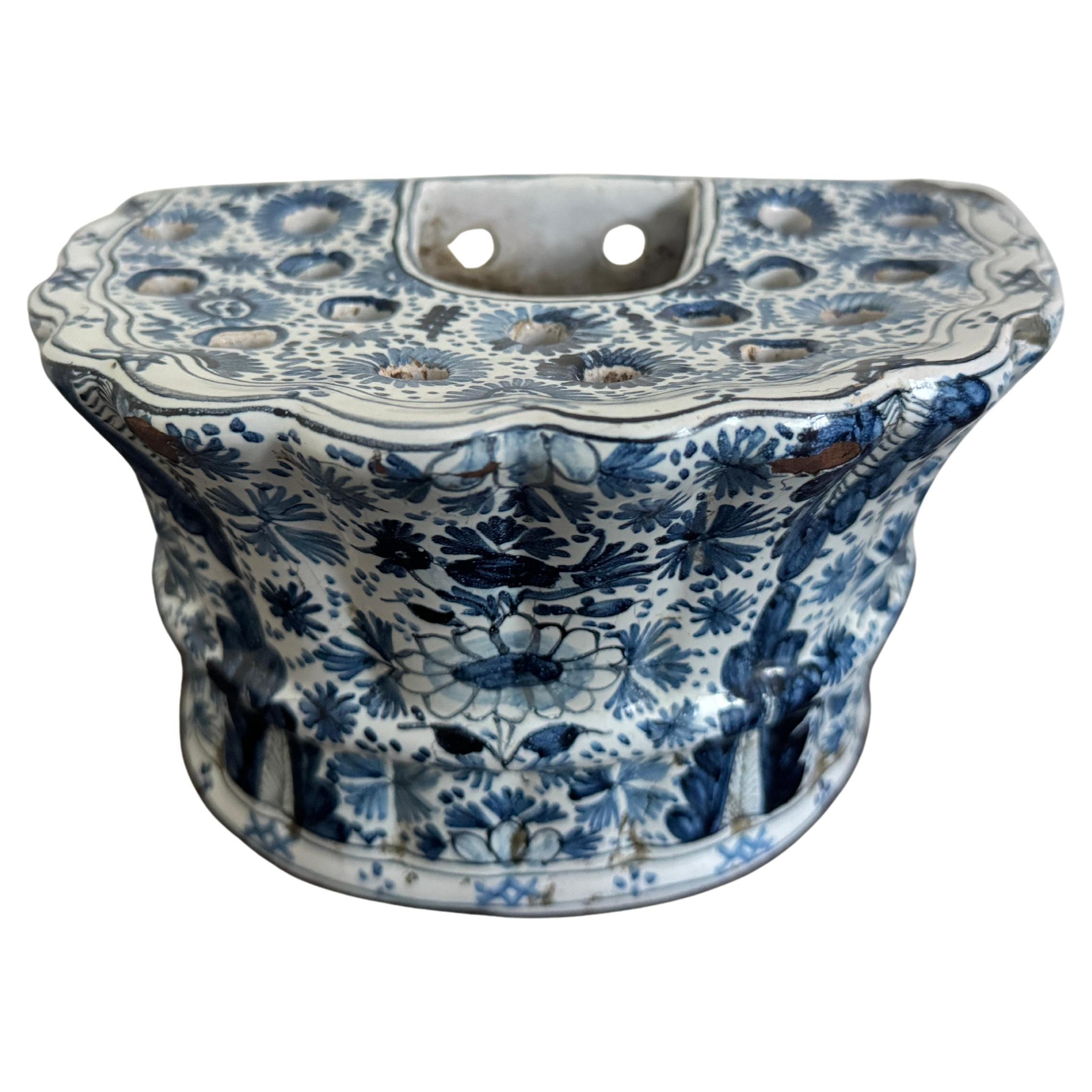 18. Jahrhundert Delft Bough Hanging Pot im Angebot