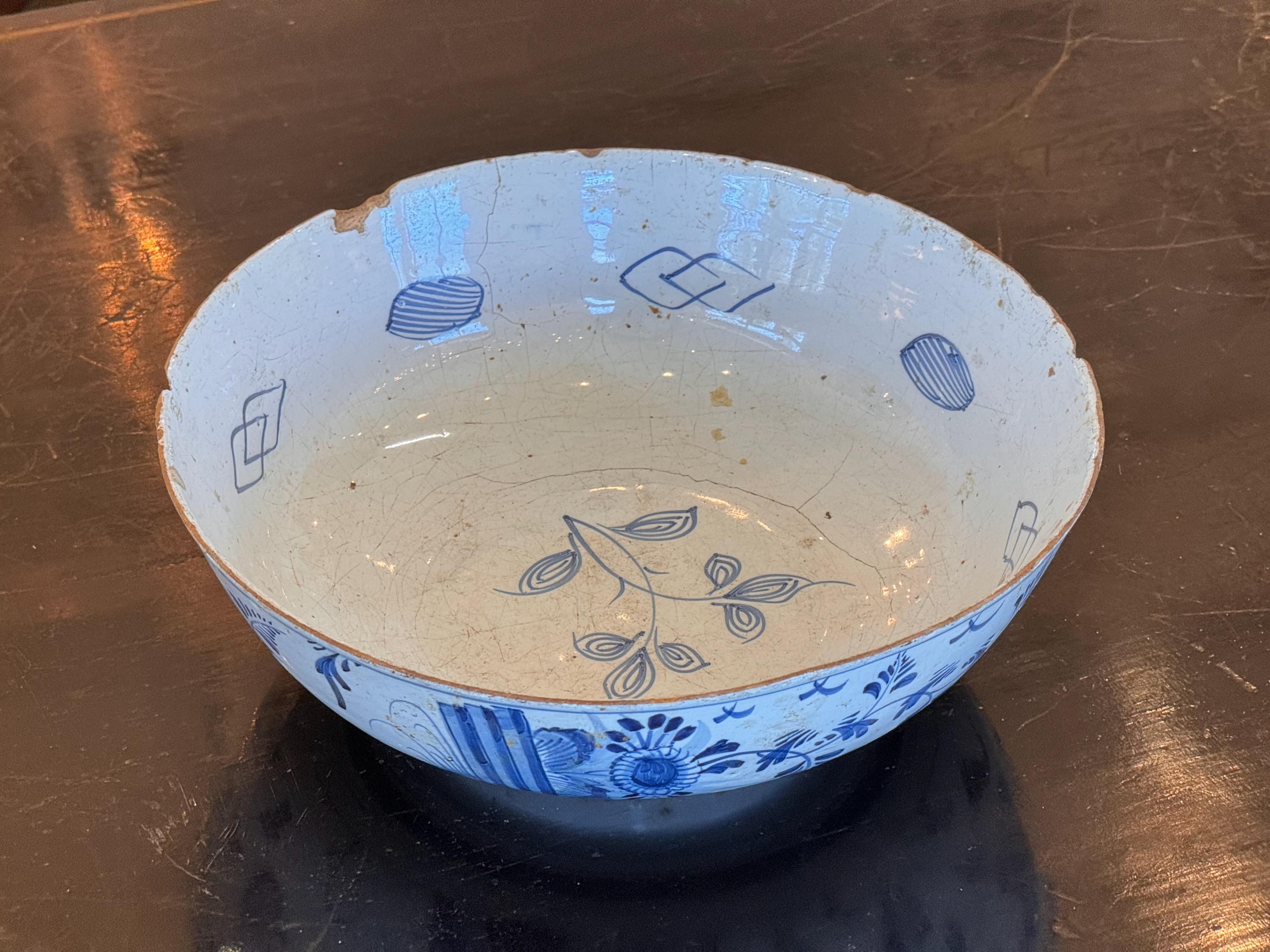 18th Century Delft Bowl In Good Condition For Sale In Charlottesville, VA