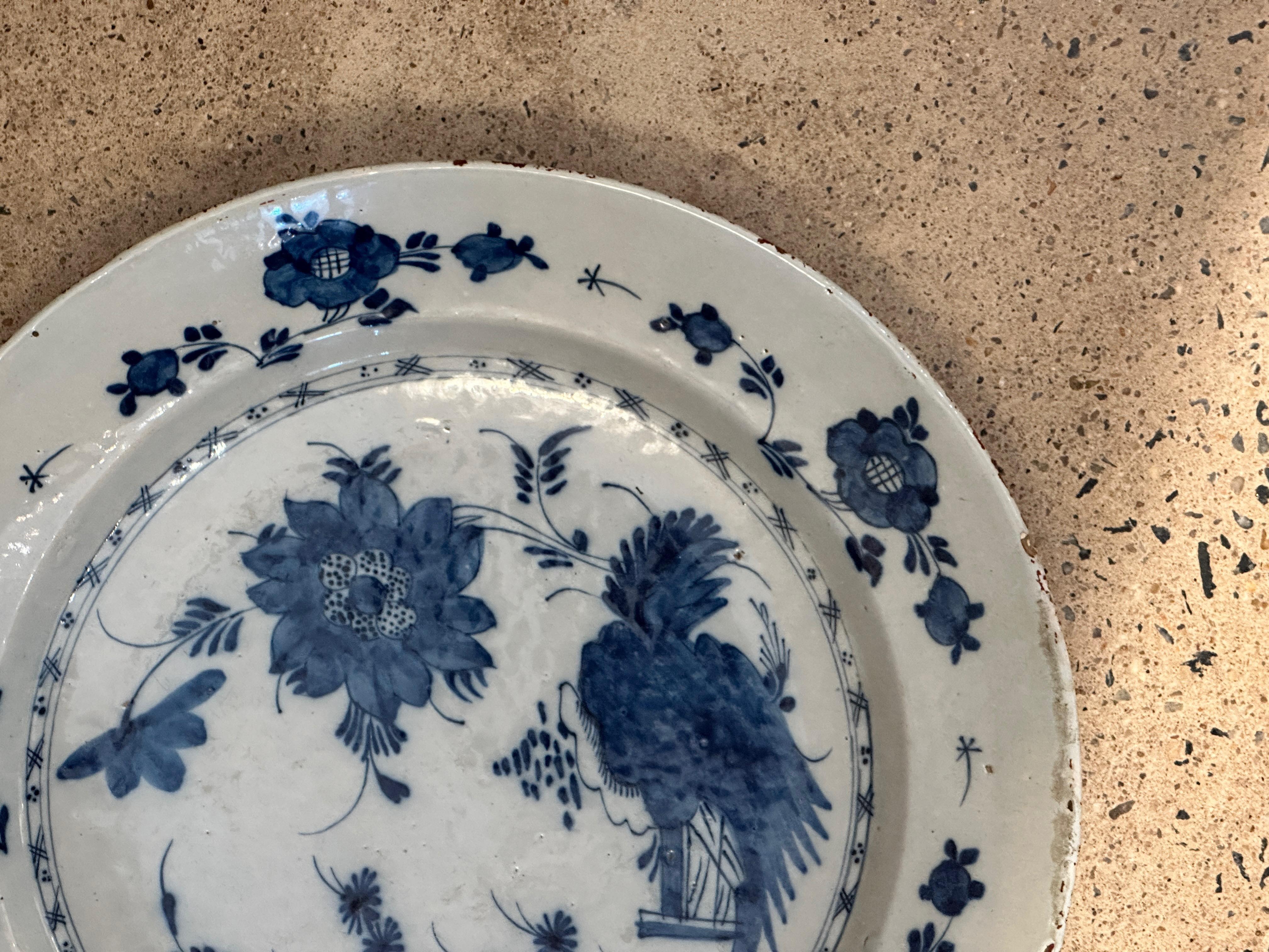 18th Century Delft Charger In Good Condition For Sale In Charlottesville, VA