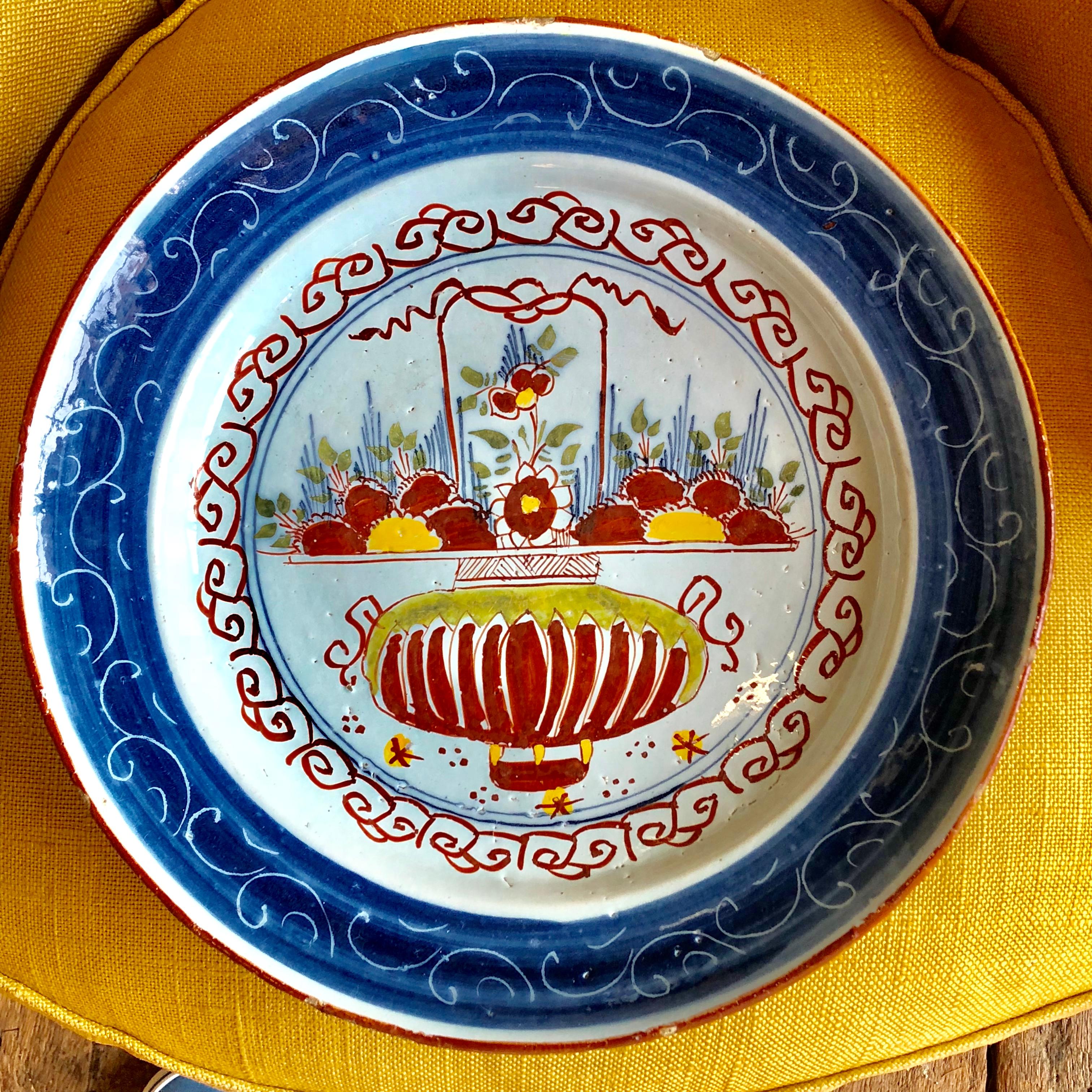 18th Century Delft Charger In Good Condition For Sale In Doylestown, PA