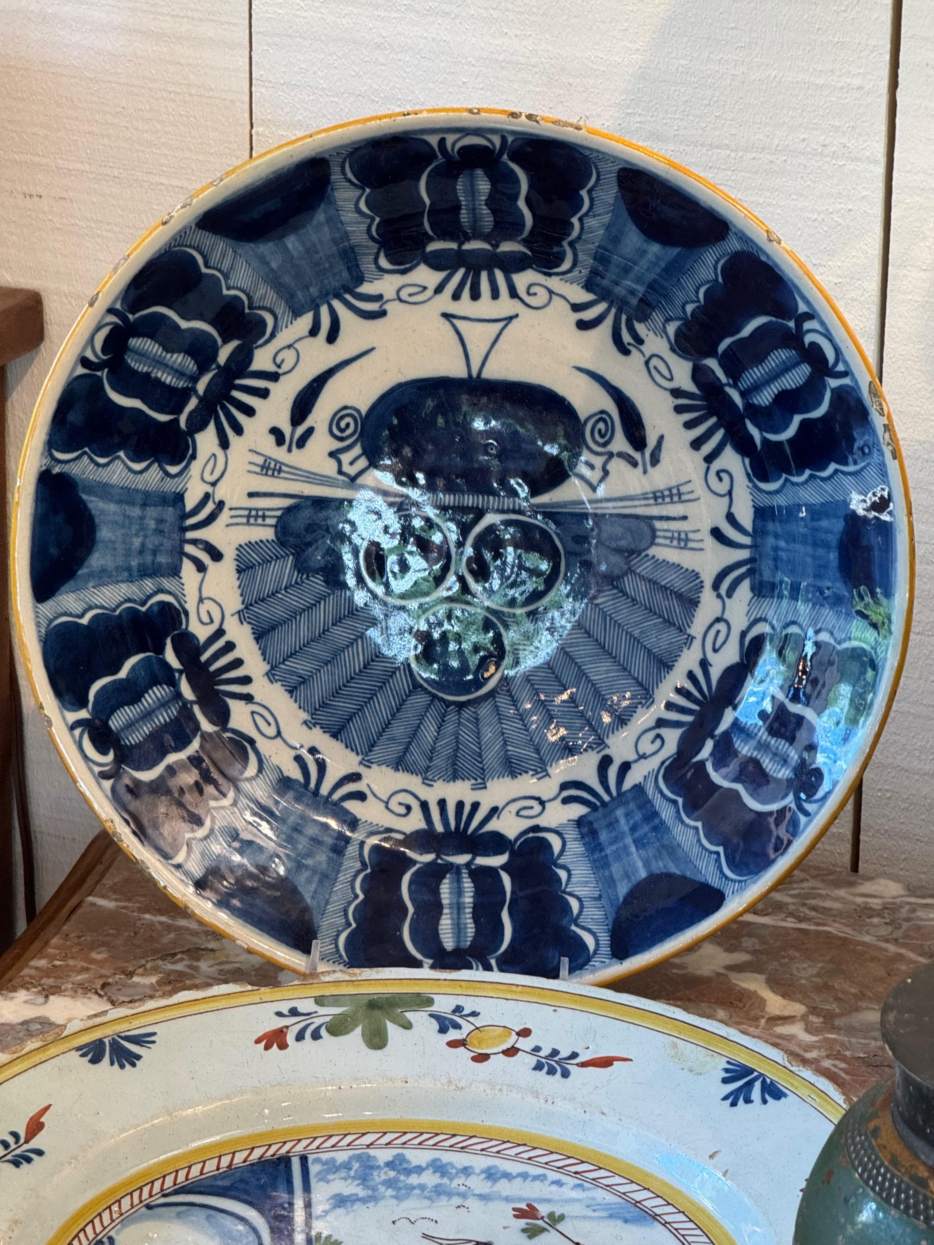 18th Century Delft Charger With Deep Peacock Pattern For Sale 2