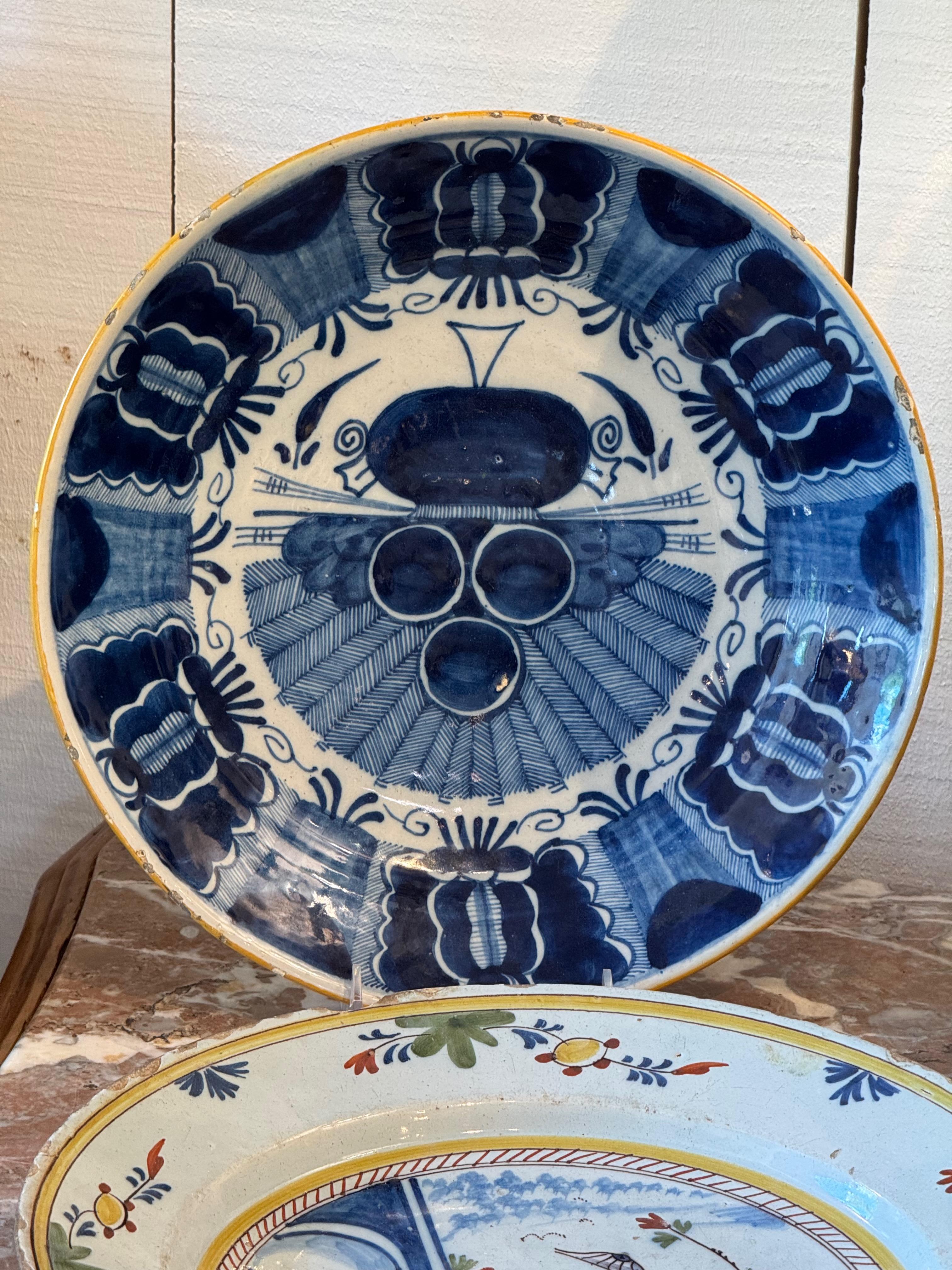 18th Century Delft Charger With Deep Peacock Pattern For Sale 3
