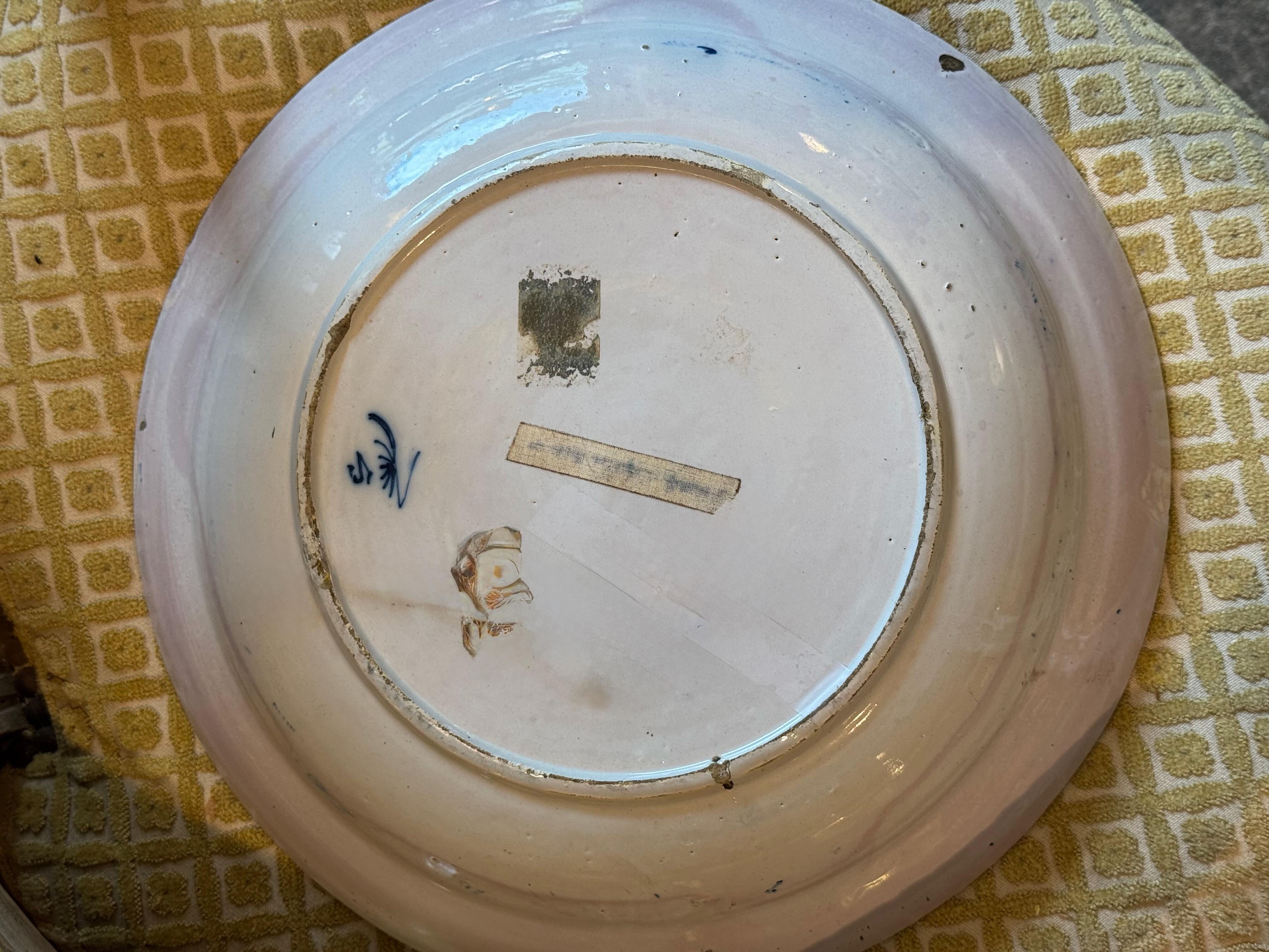 Delft Charger mit Pfauendekoration aus dem 18. im Angebot 3