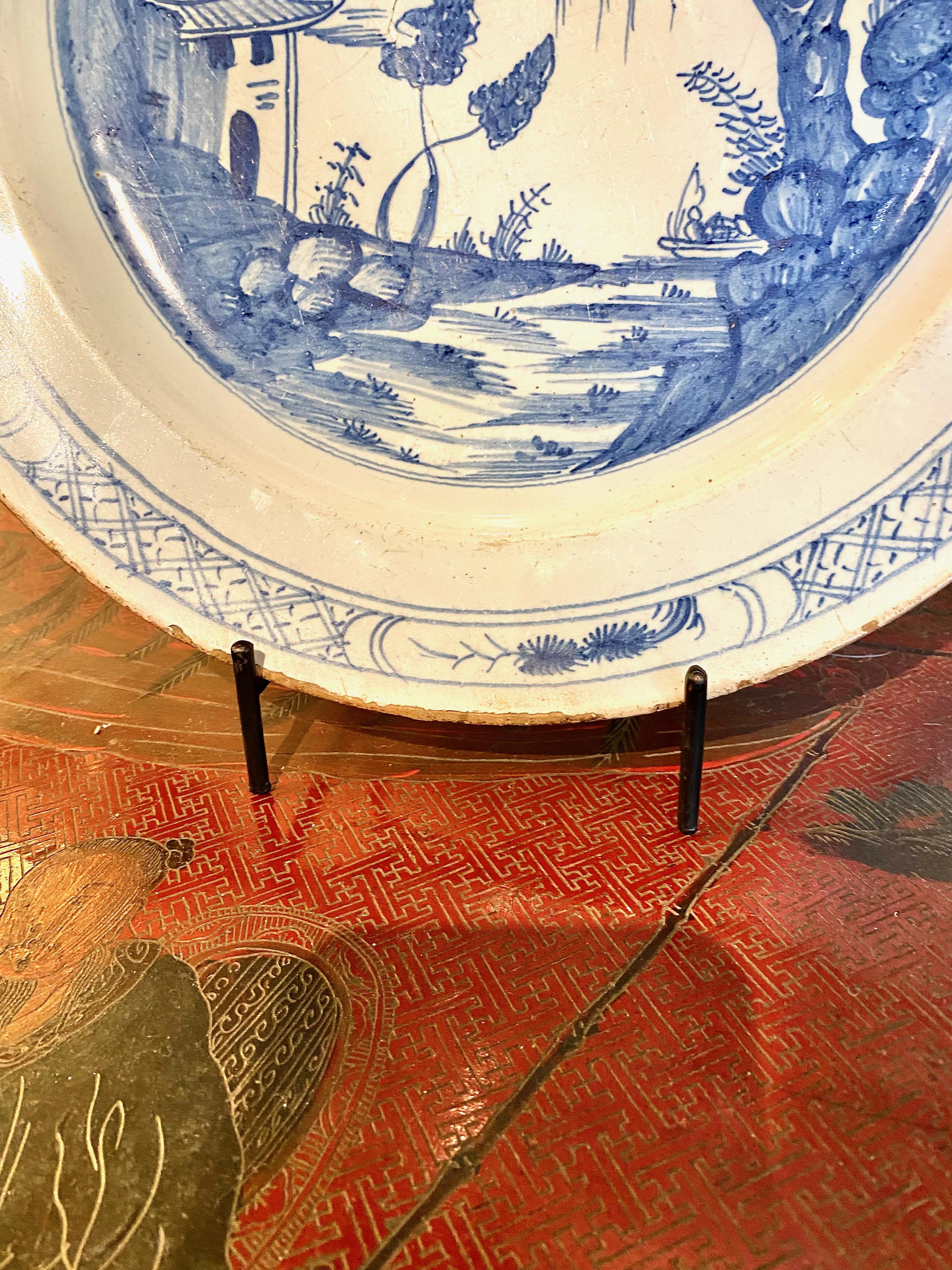 18th Century Delft Chinoiserie Charger In Fair Condition For Sale In Pasadena, CA