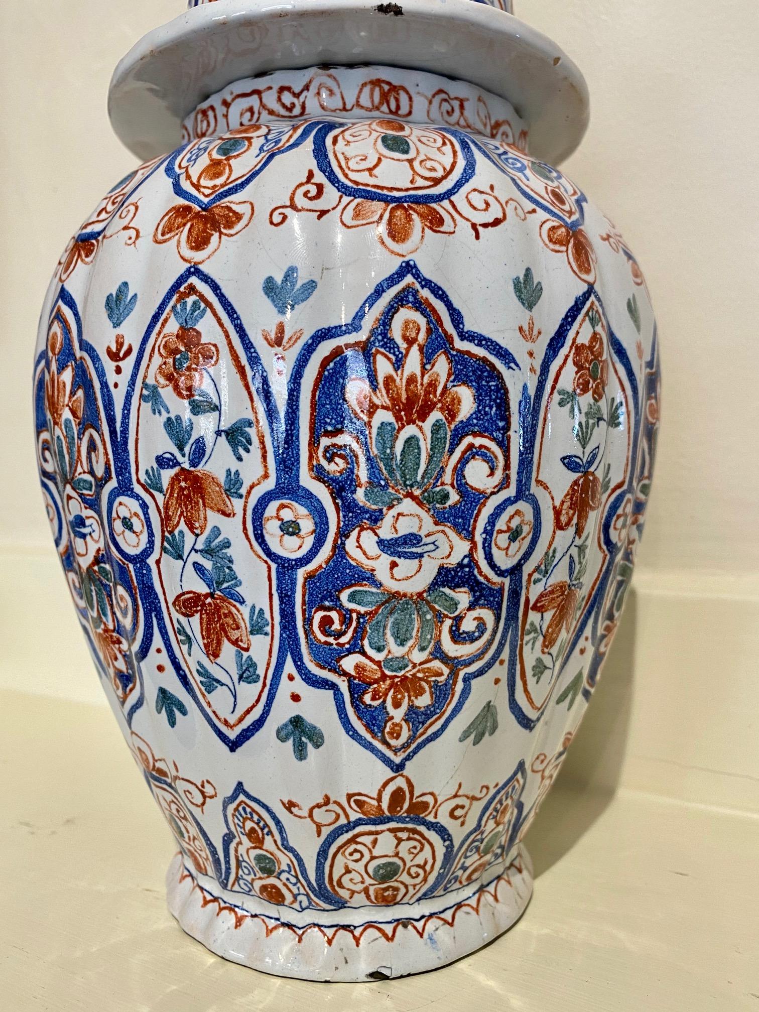 Chinoiserie 18th Century Delft Covered Urn For Sale