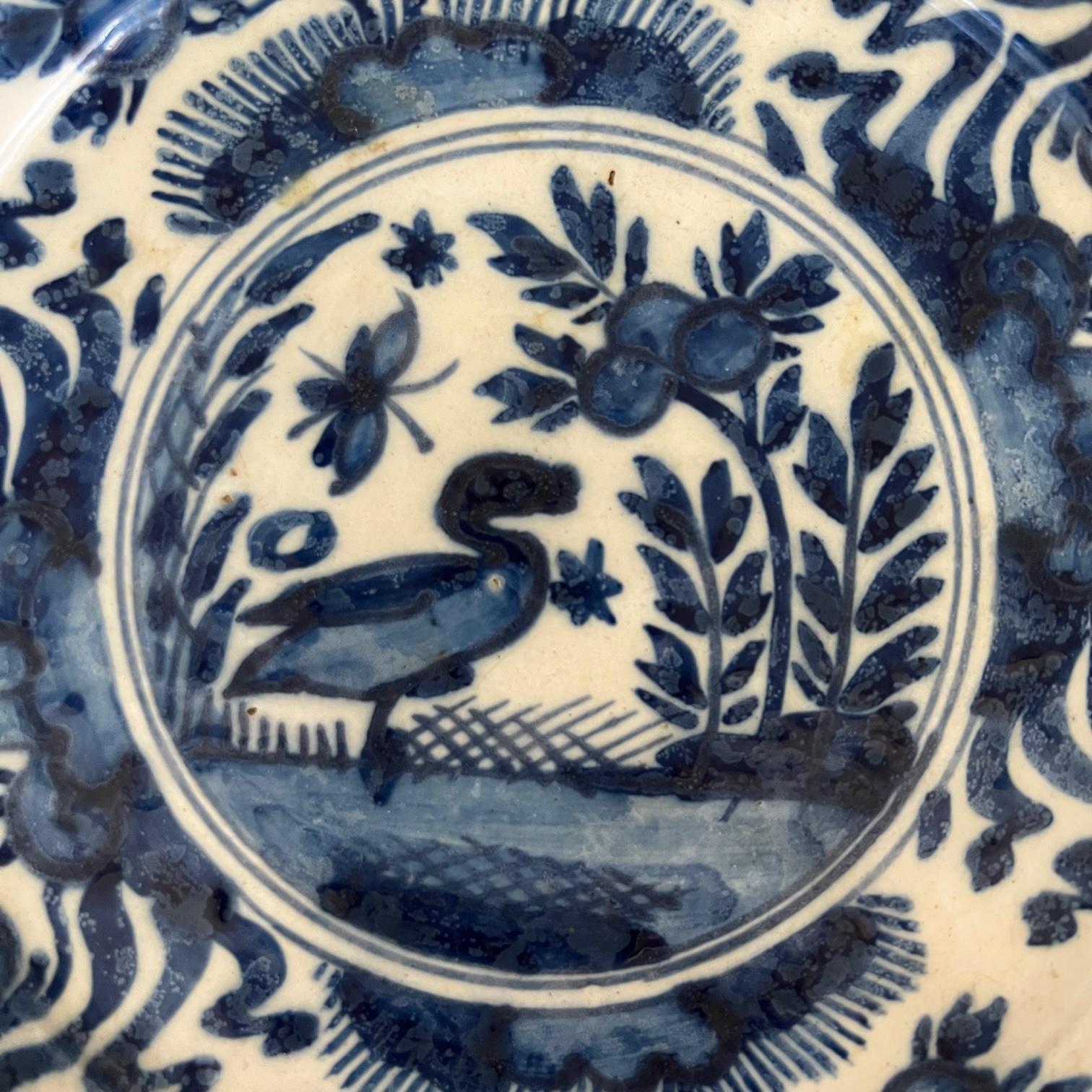 Porcelaine Assiette de cabinet en faïence de Delft bleue et blanche du 18ème siècle  en vente
