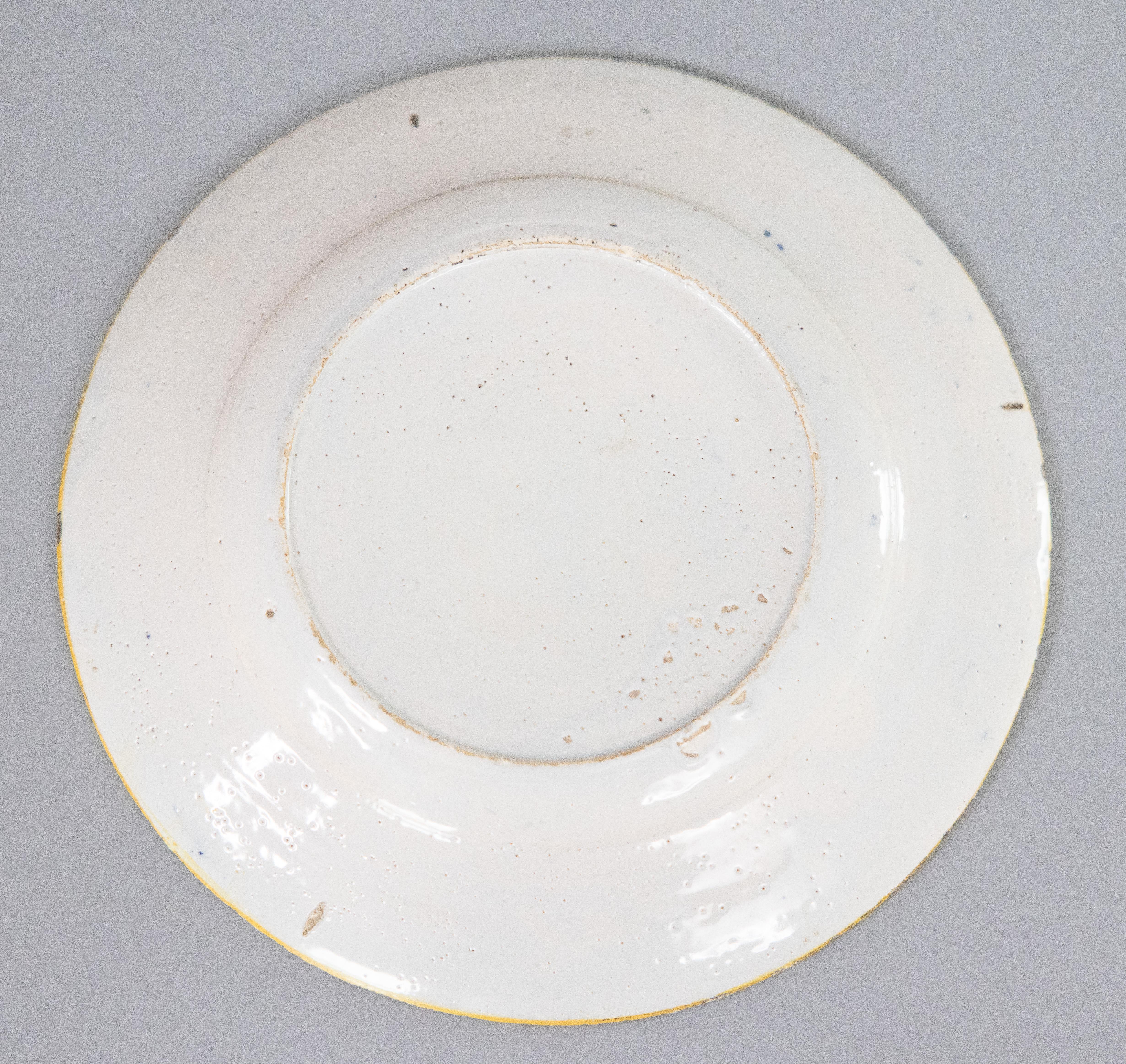 Chinoiseries Assiette à fleurs en faïence hollandaise Delft du 18e siècle en vente