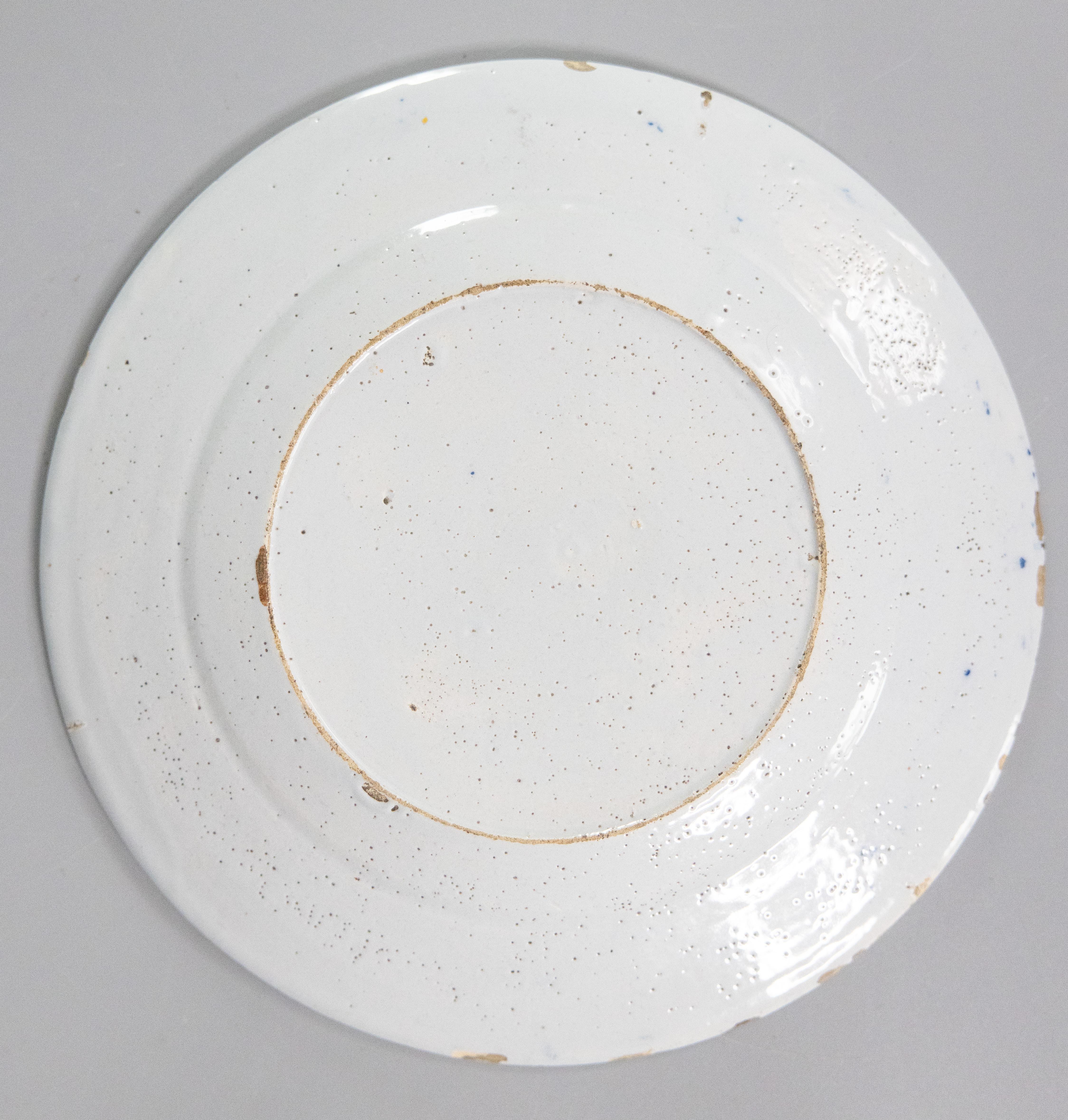 Assiette à fleurs en faïence hollandaise Delft du 18e siècle Bon état - En vente à Pearland, TX