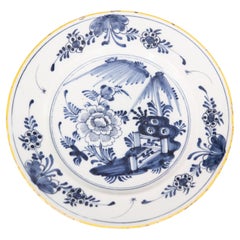 Plato floral de loza chinoiserie holandesa de Delft del siglo XVIII