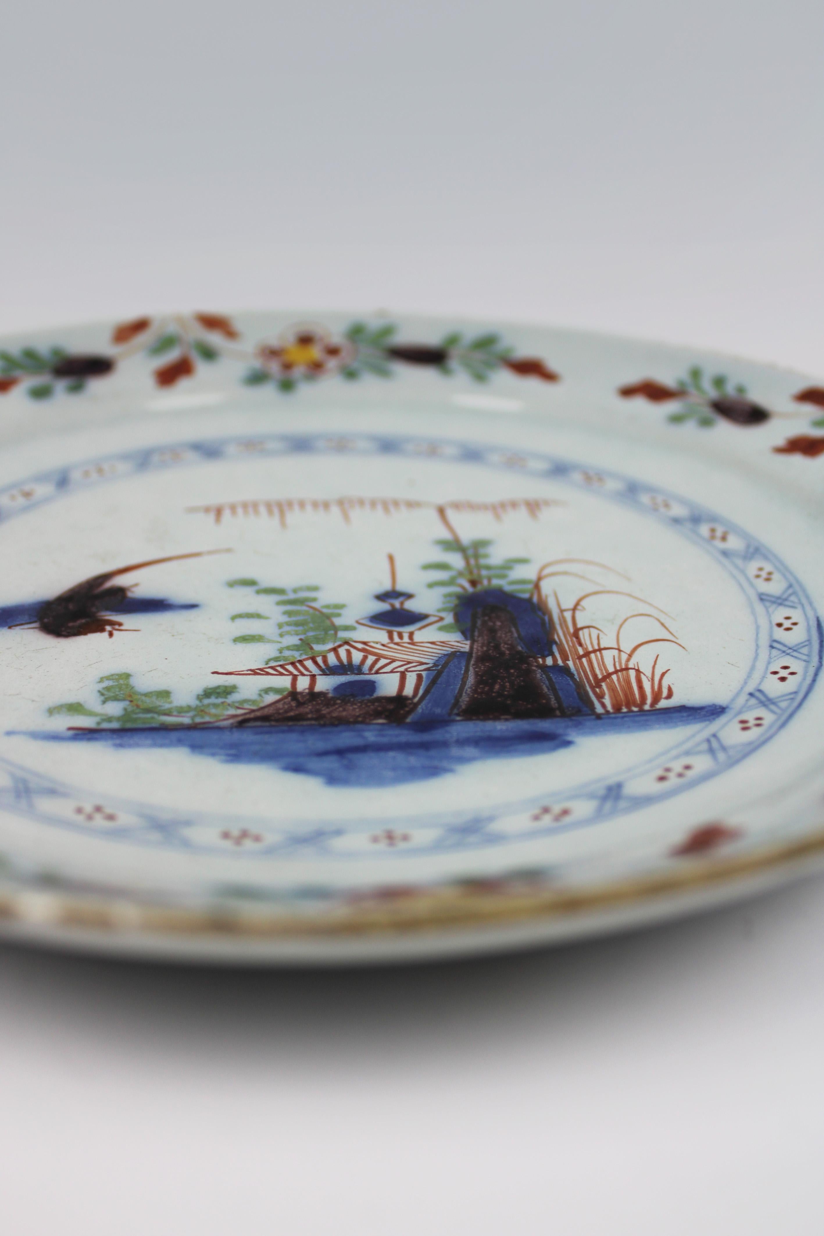 18th Century Delft Glazed Pancake Dish Polychrome Earthenware The Netherlands In Good Condition For Sale In Antwerpen, BE
