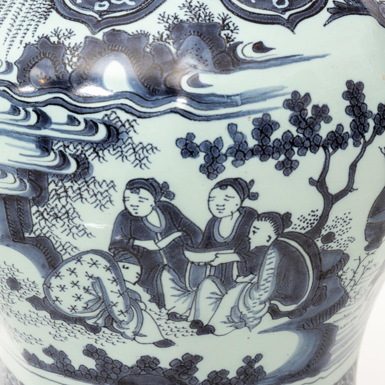18th Century Delft Painted Vase In Good Condition In Stamford, CT