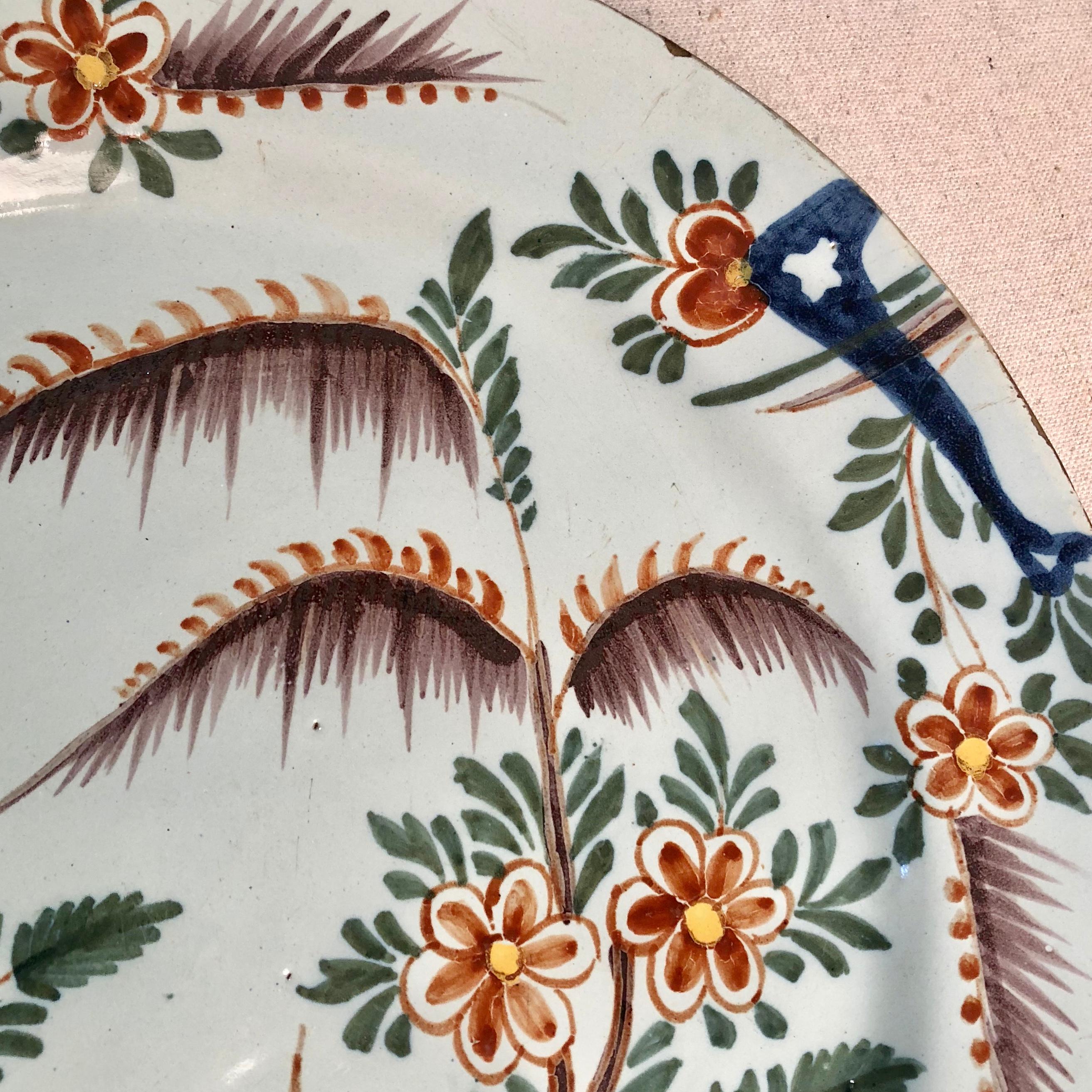 18th Century Delft Polychrome Charger In Good Condition In Doylestown, PA