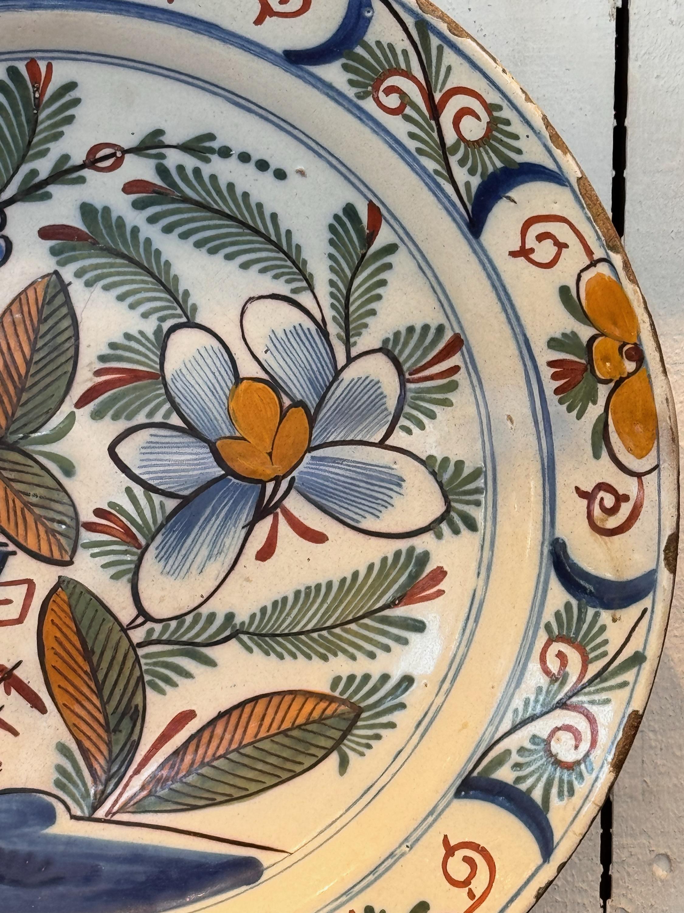 Céramique Chargeur polychrome de Delft du 18e siècle en vente