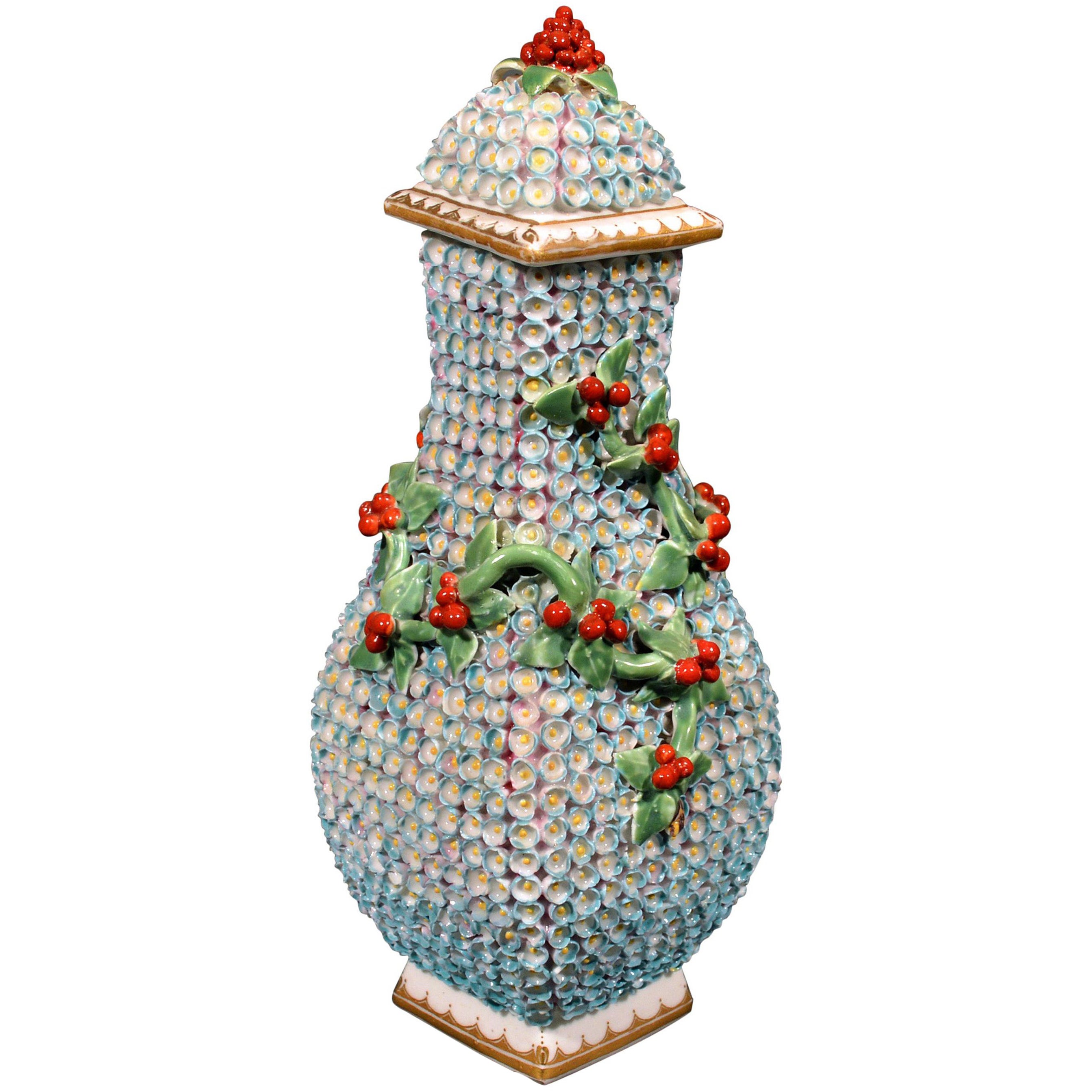Vase en porcelaine de Derby du 18ème siècle avec décoration de fleurs de mai