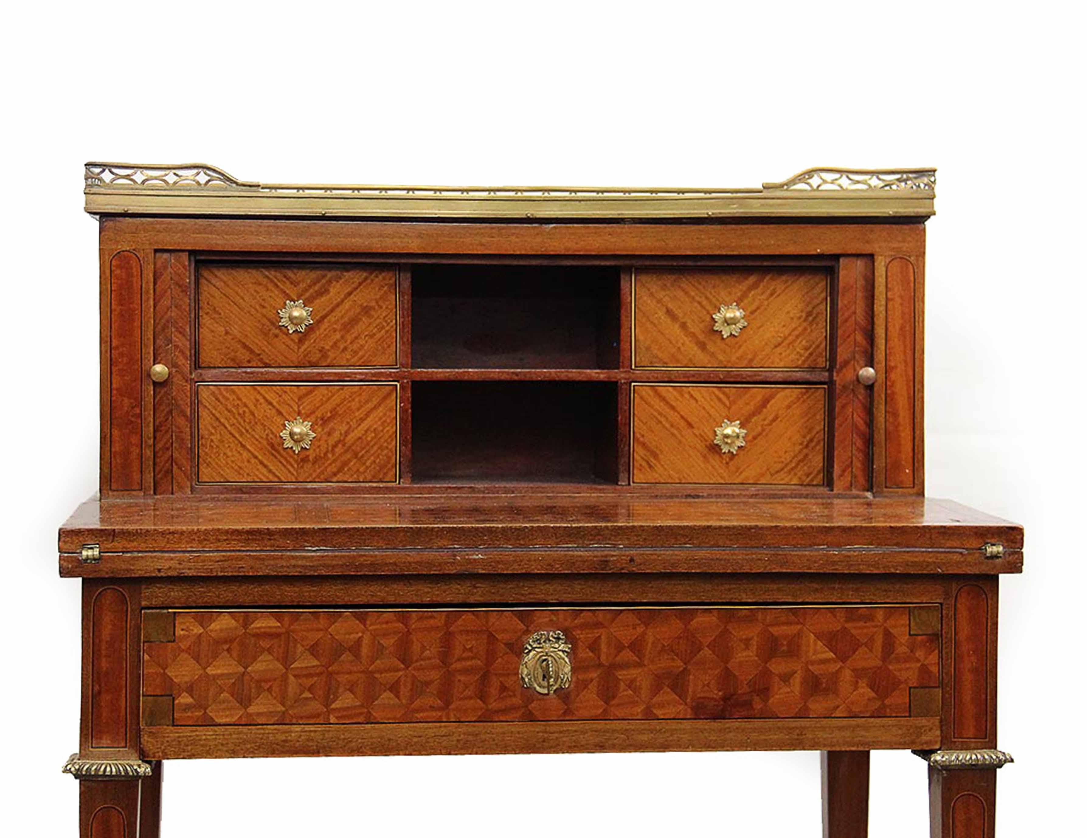 18th Century Desk Secretary in Mahogany Marquetry of Cubes and White Marble In Good Condition For Sale In EVREUX, FR