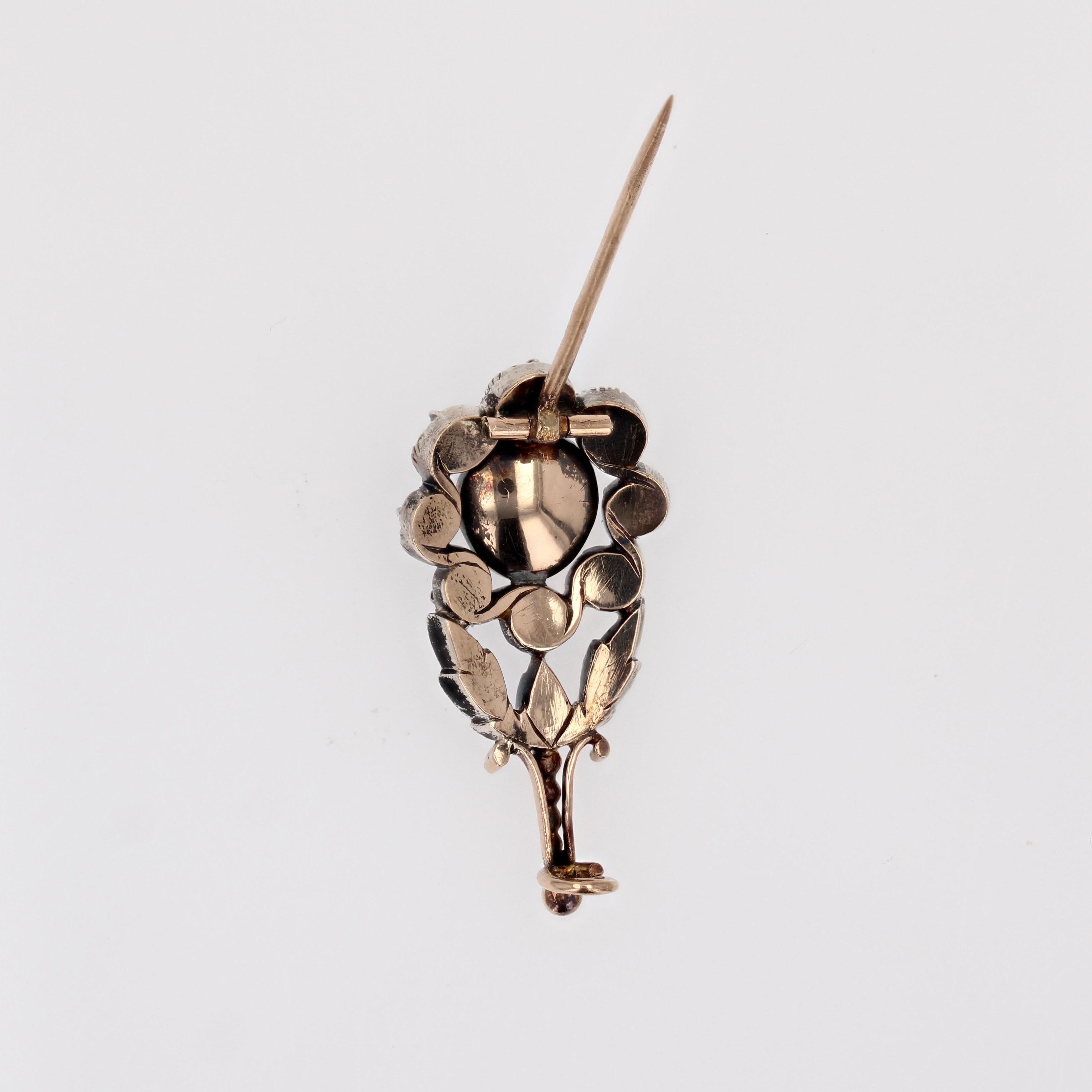 Broche fleur en or rose 18 carats et argent du 18e siècle, ornée de diamants en vente 13