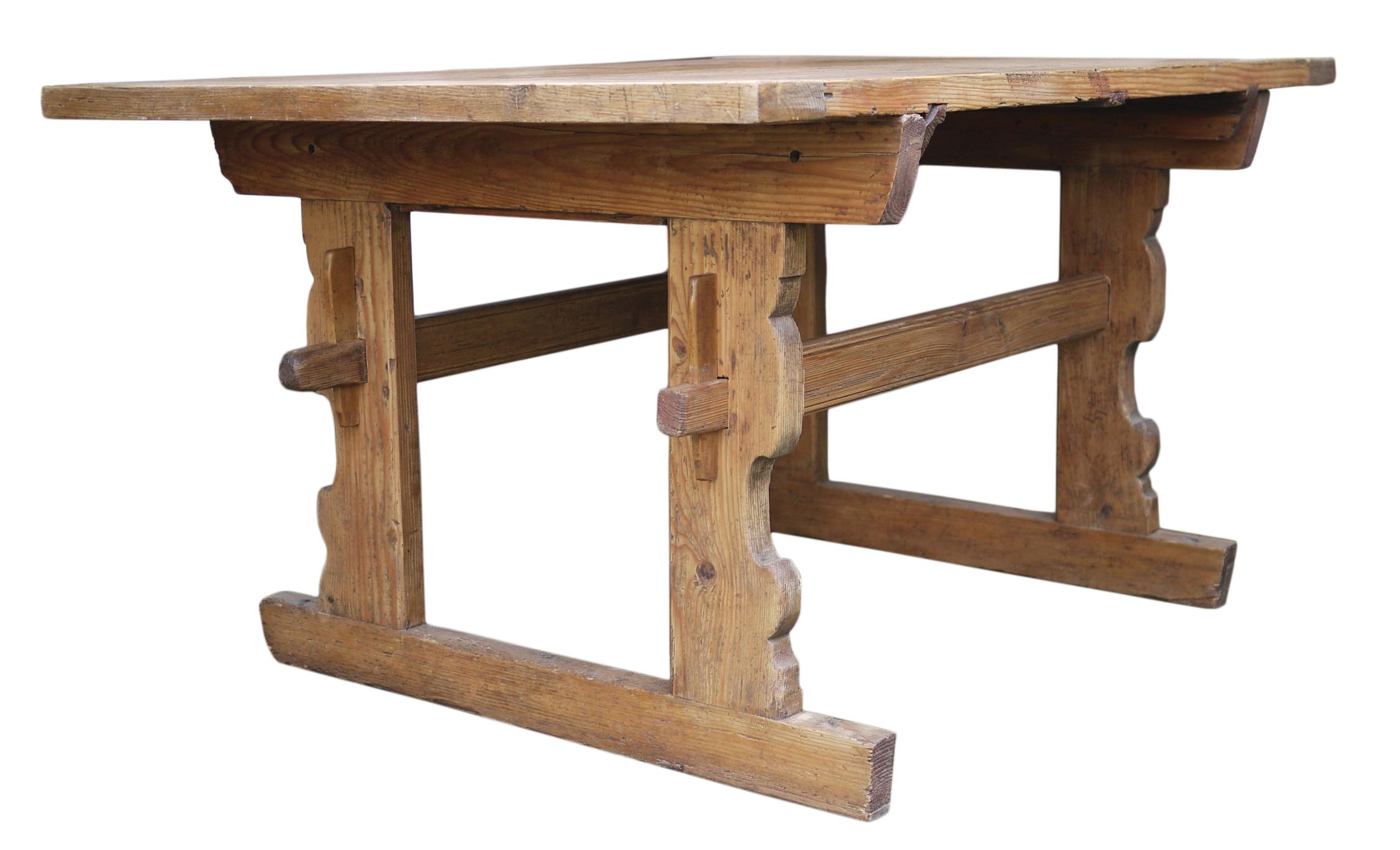 Antique fir dining table

H.78cm - Top 140cm x 107cm - extension 44cm (each)
H. 30.7 in - Top 55.1 in x 42.1 in - extension 17.3 in (each)

Rectangular fir wood table.
Two extensions (not original) in antique spruce were created.
Normal size