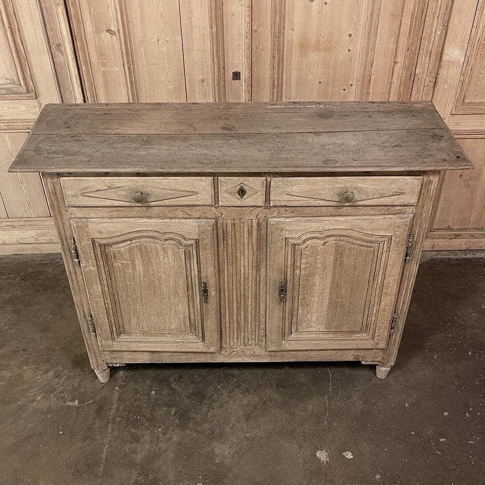 18th Century Directoire Period Country French Buffet in Stripped Oak In Good Condition For Sale In Dallas, TX