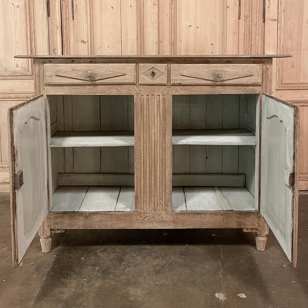 18th Century Directoire Period Country French Buffet in Stripped Oak For Sale 1