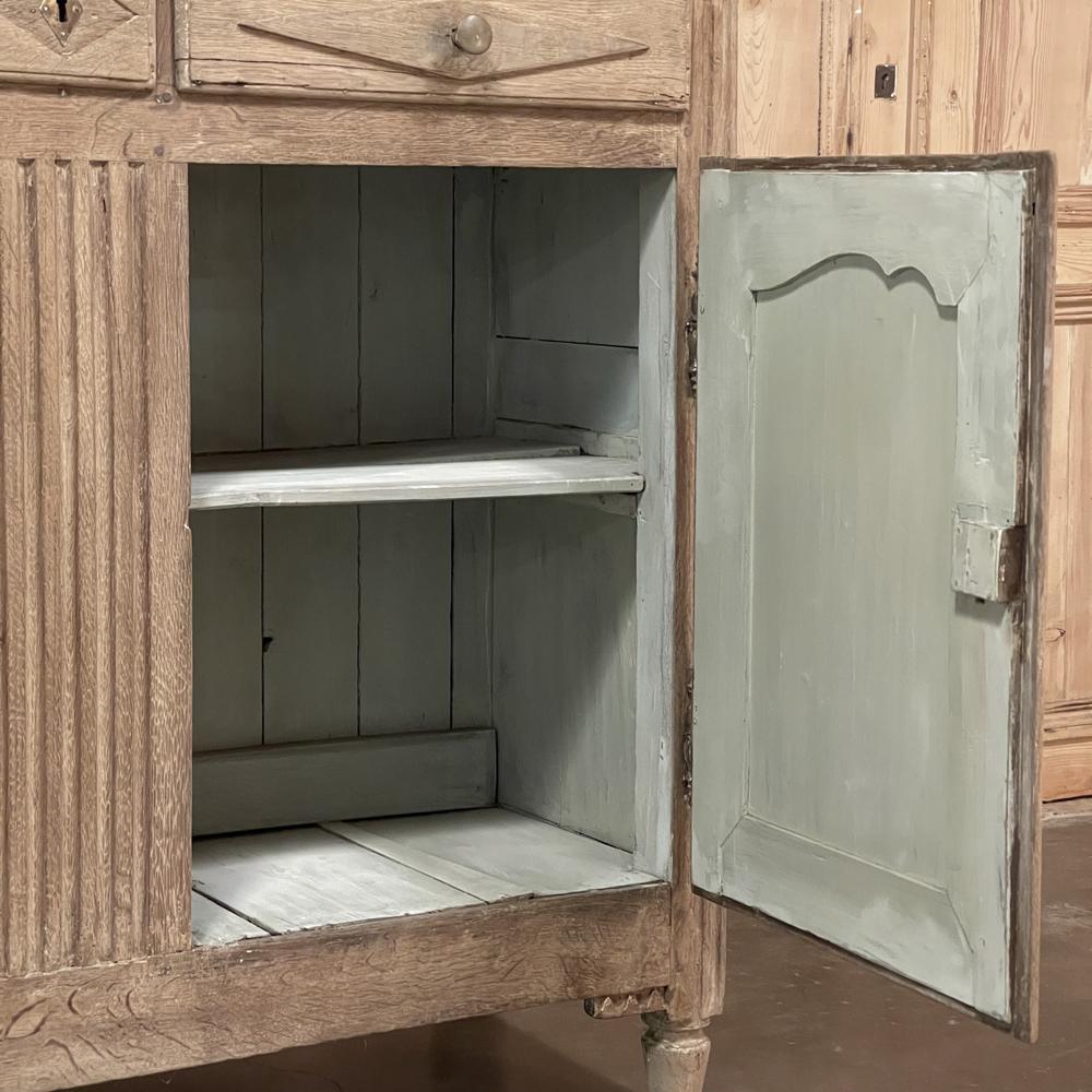 18th Century Directoire Period Country French Buffet in Stripped Oak For Sale 3