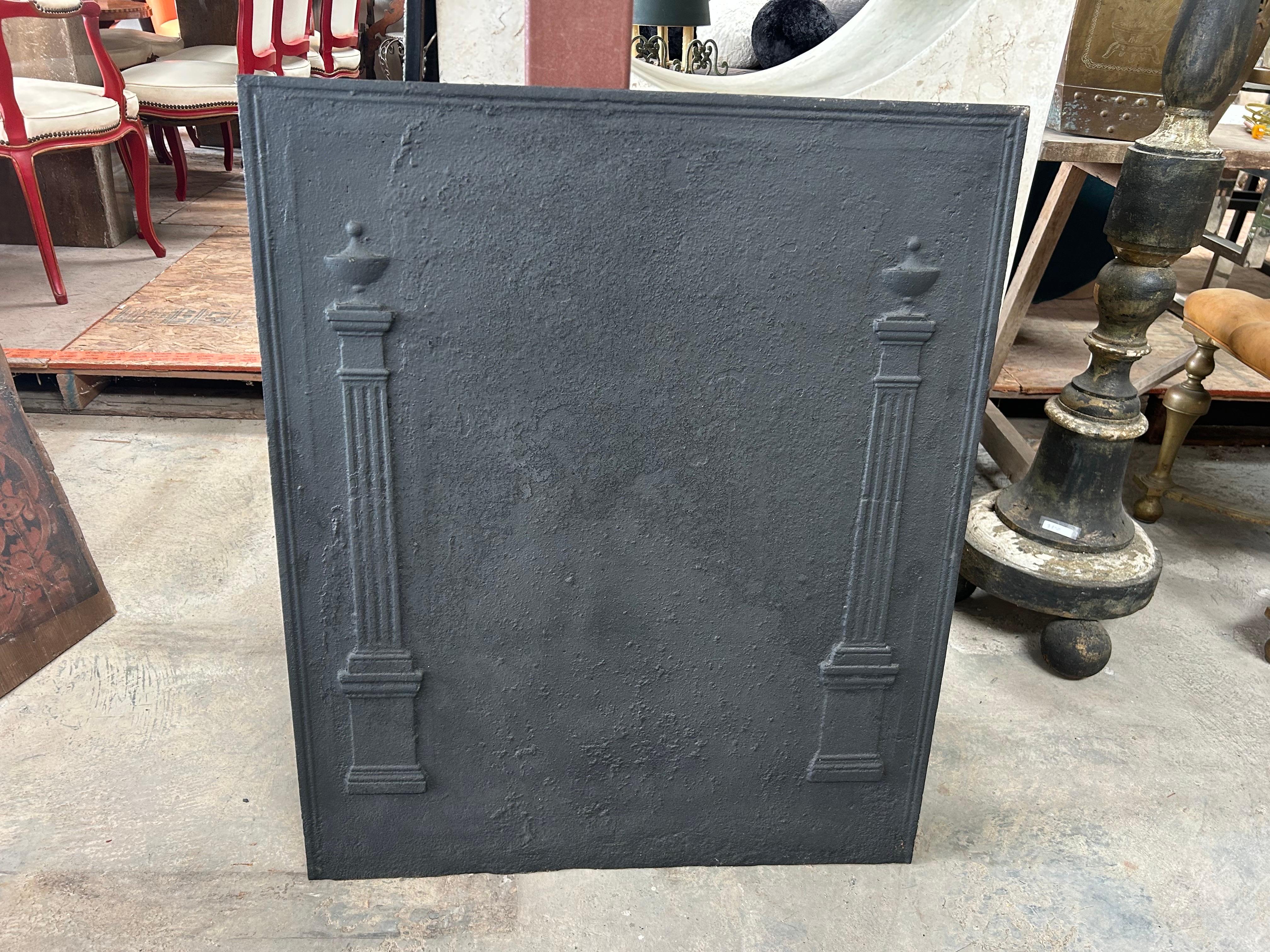 18th Century Directorie Cast Iron Fireback In Good Condition For Sale In Houston, TX