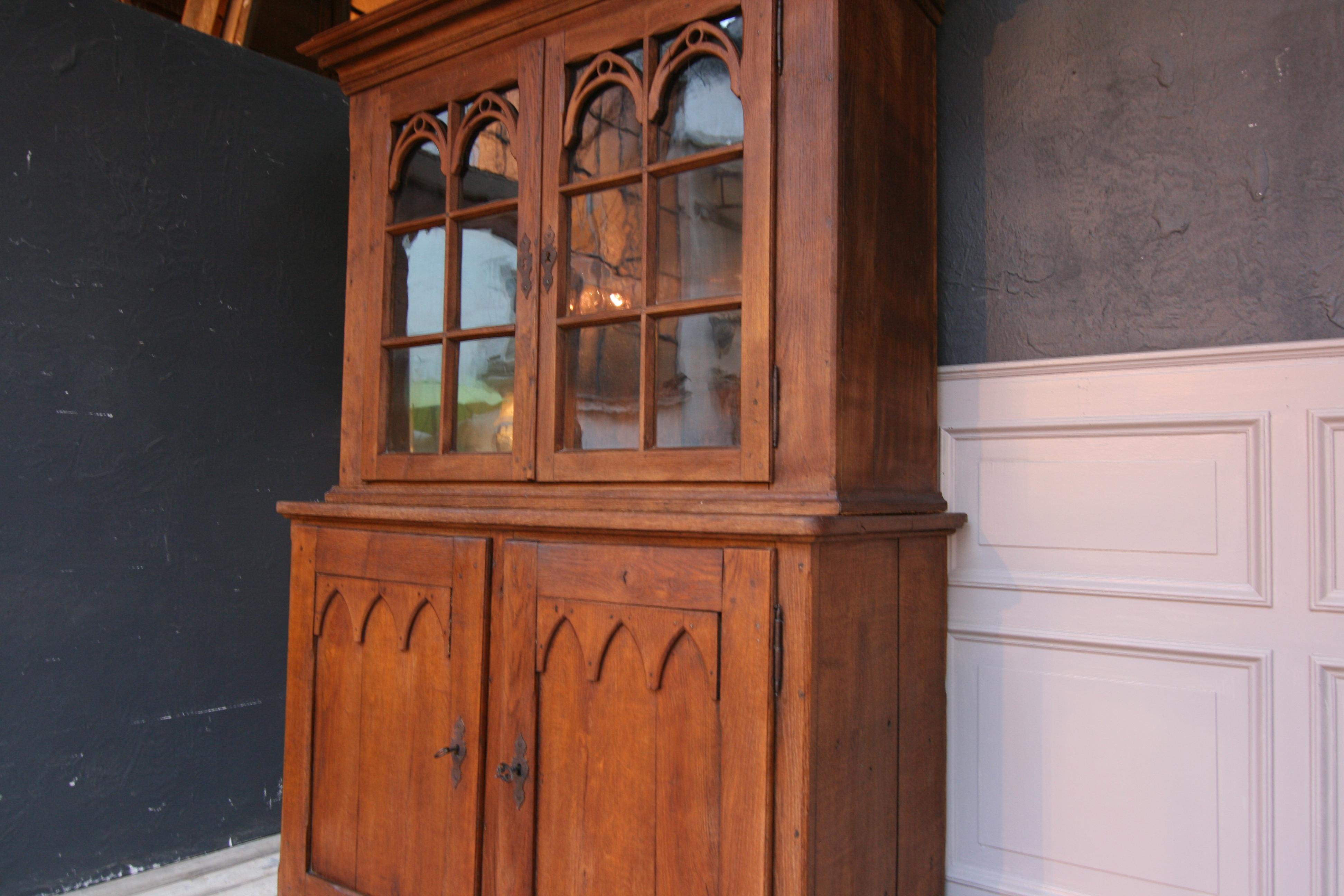 18th Century Display Cabinet made of Oak 5
