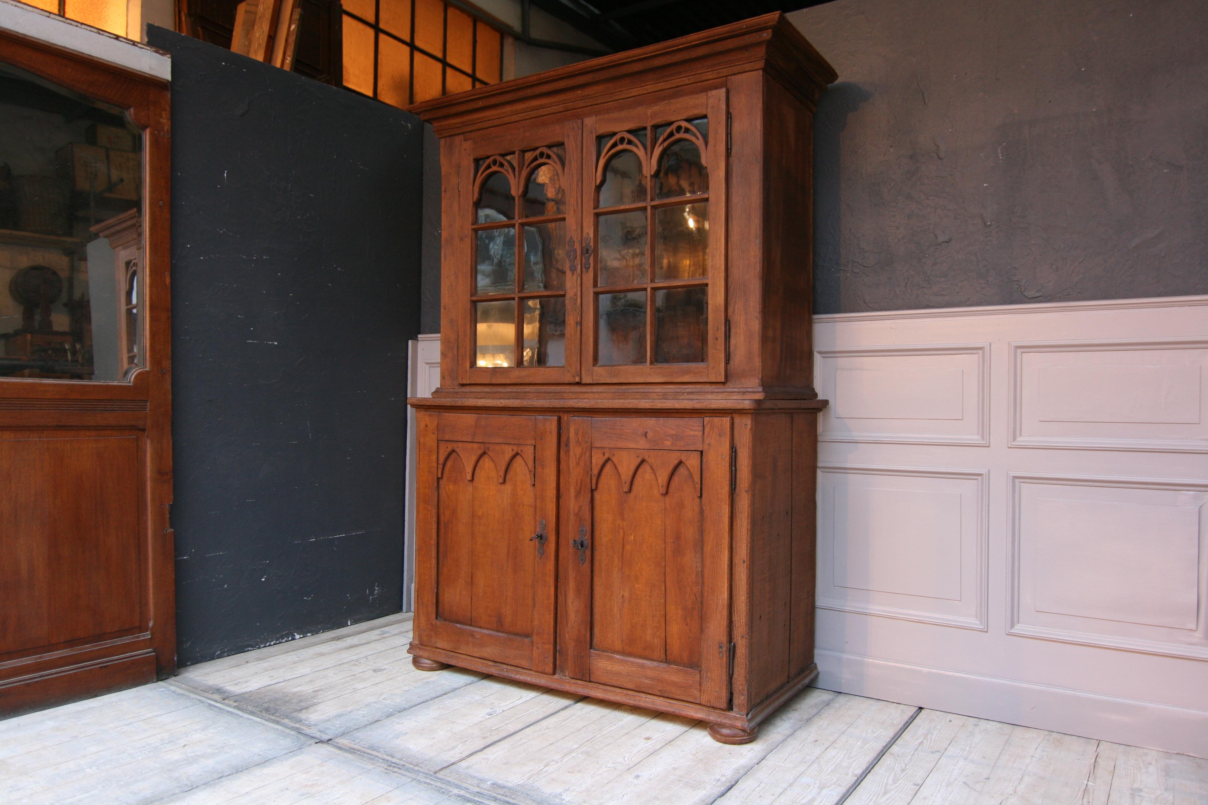 Rustic 18th Century Display Cabinet made of Oak