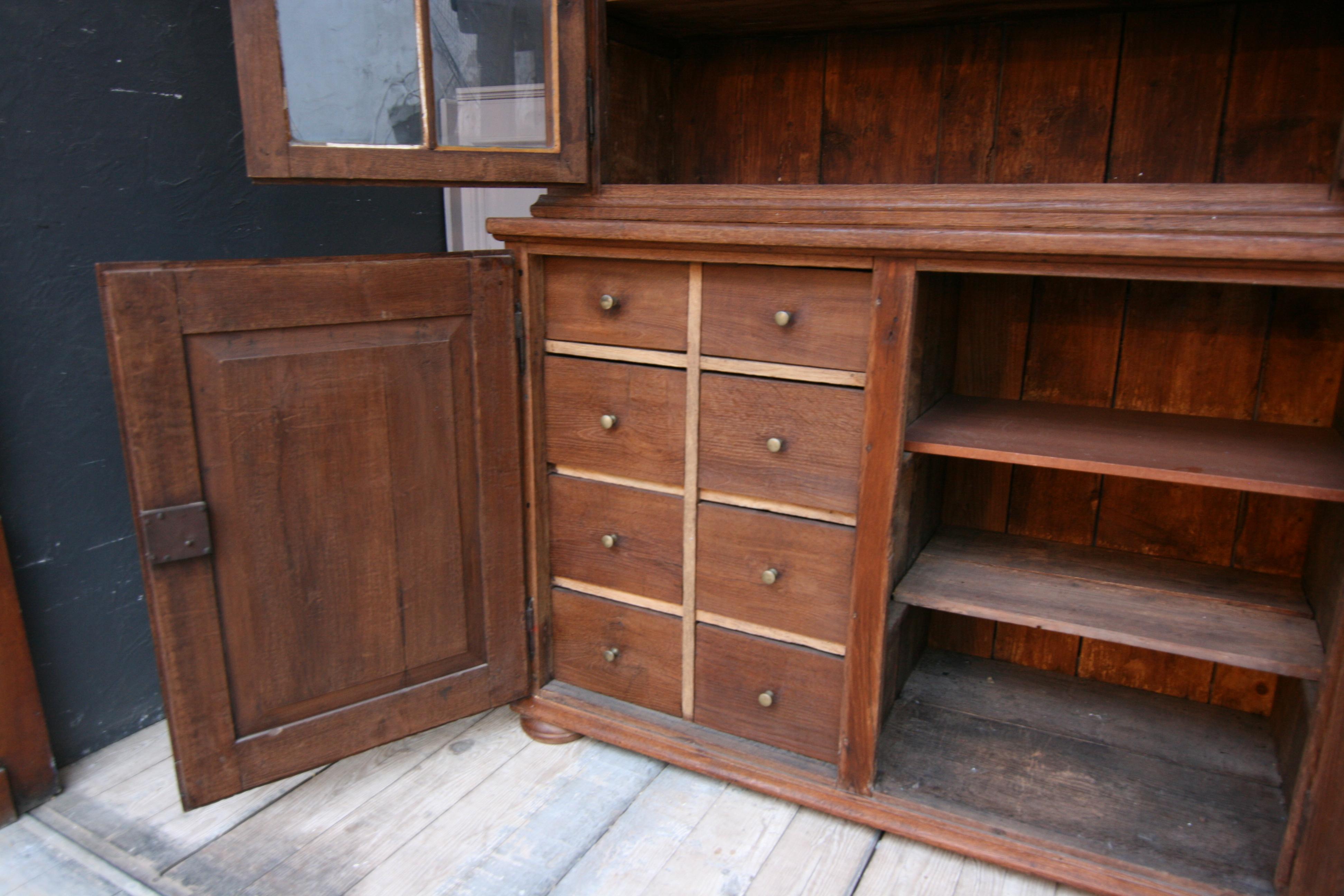 18th Century Display Cabinet made of Oak In Good Condition In Dusseldorf, DE