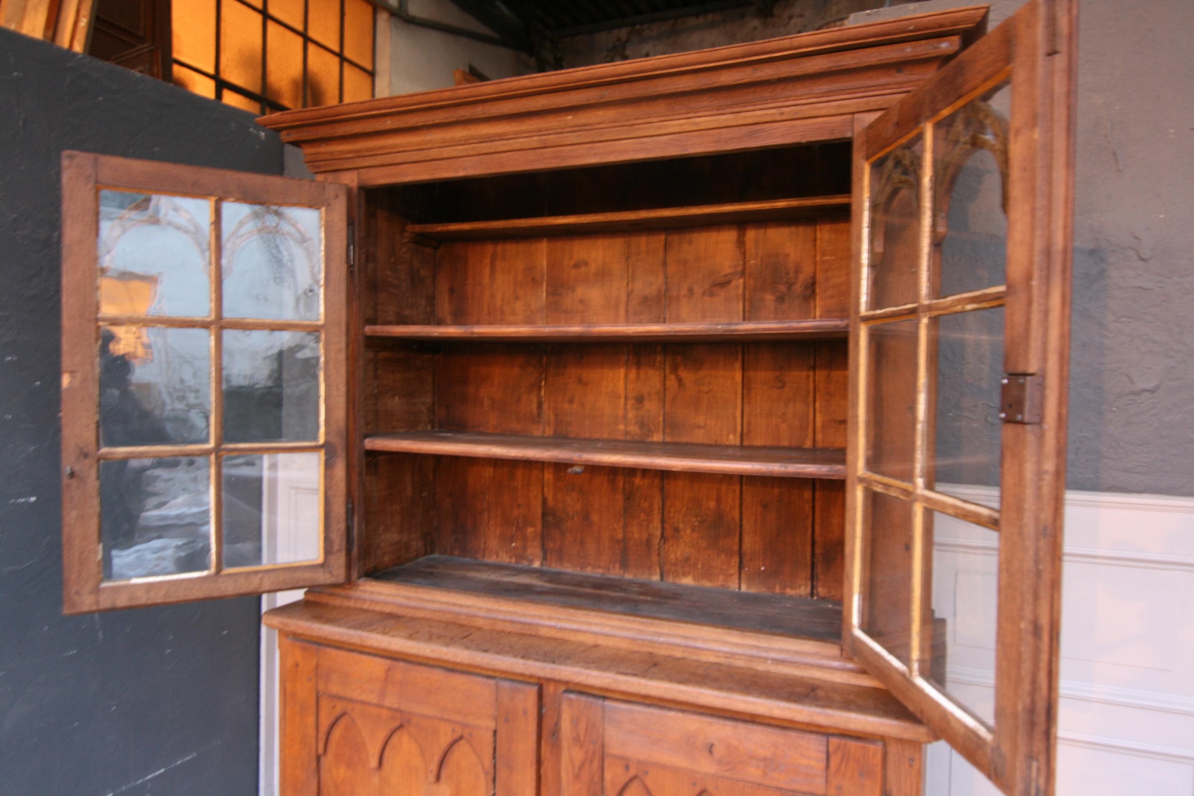 18th Century Display Cabinet made of Oak 3