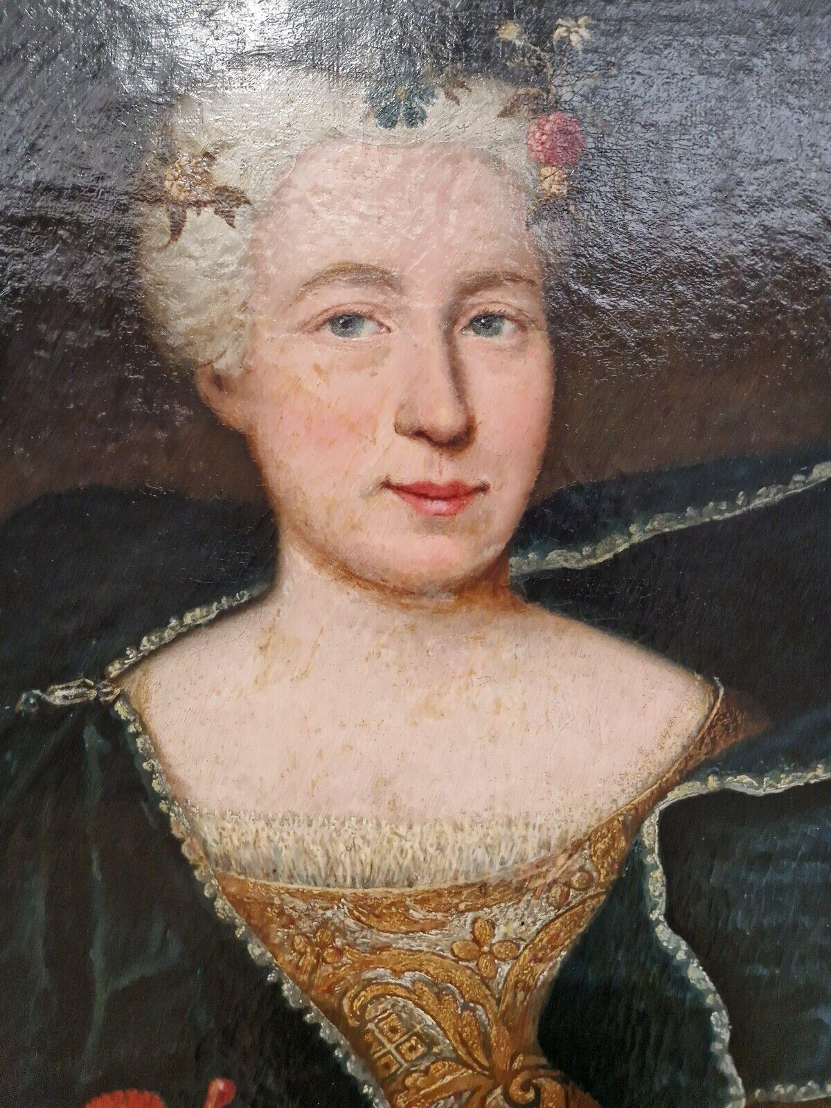 ROCAILLE-ANTIQUITÄTEN

Dieses exquisite Ölgemälde aus dem 18. Jahrhundert stellt möglicherweise ein Porträt von Maria Anna Adelheid von Hohenlohe-Bartenstien dar.  (1701-1758)  aus dem 18. Jahrhundert, schön gerahmt in einem vergoldeten Holzrahmen
