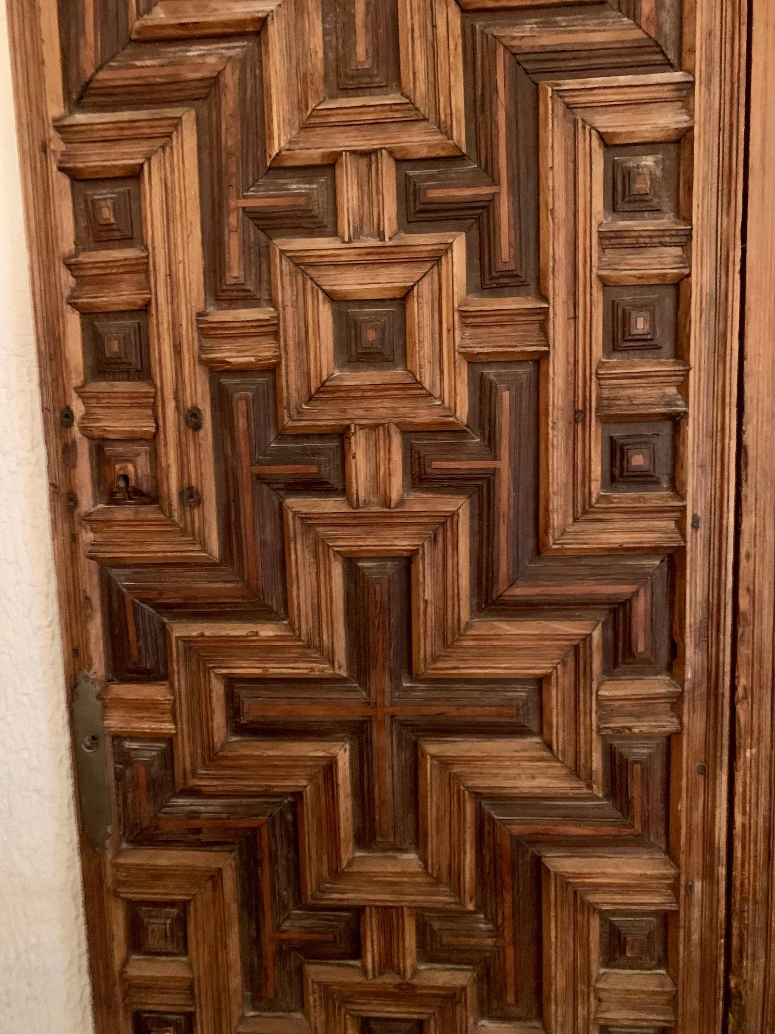 18th Century Double Spanish Doors Hand Carved Panels In Good Condition In Madrid, ES