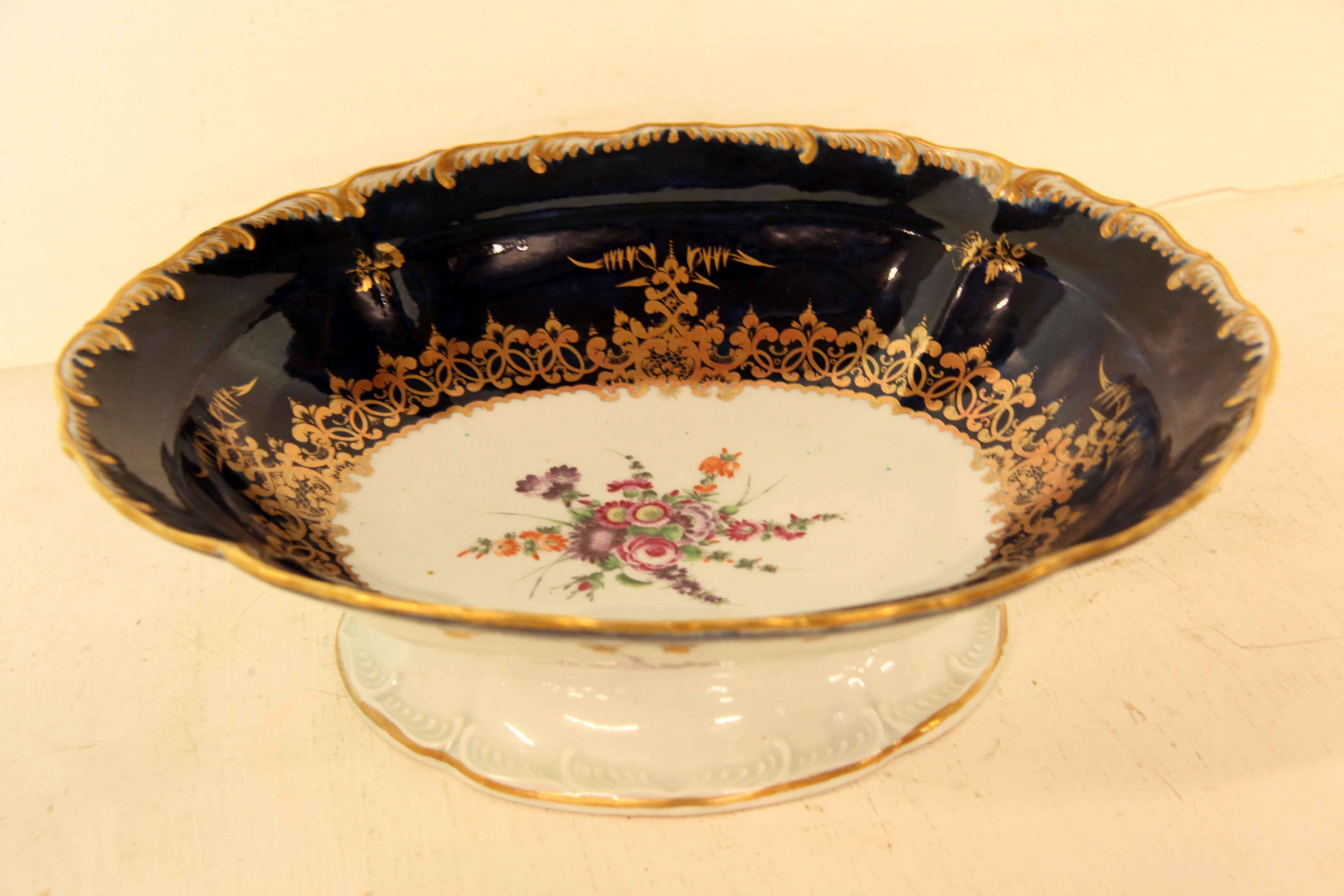 English 18th Century Dr. Wall Worcester Oval Dish For Sale