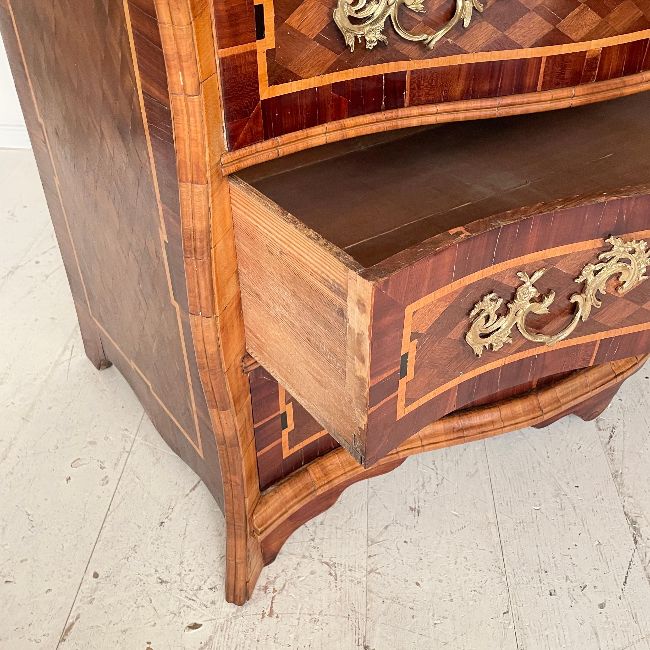 18th Century Dresdner Baroque Commode in Brown Walnut and Amaranth, Around 1760 For Sale 7