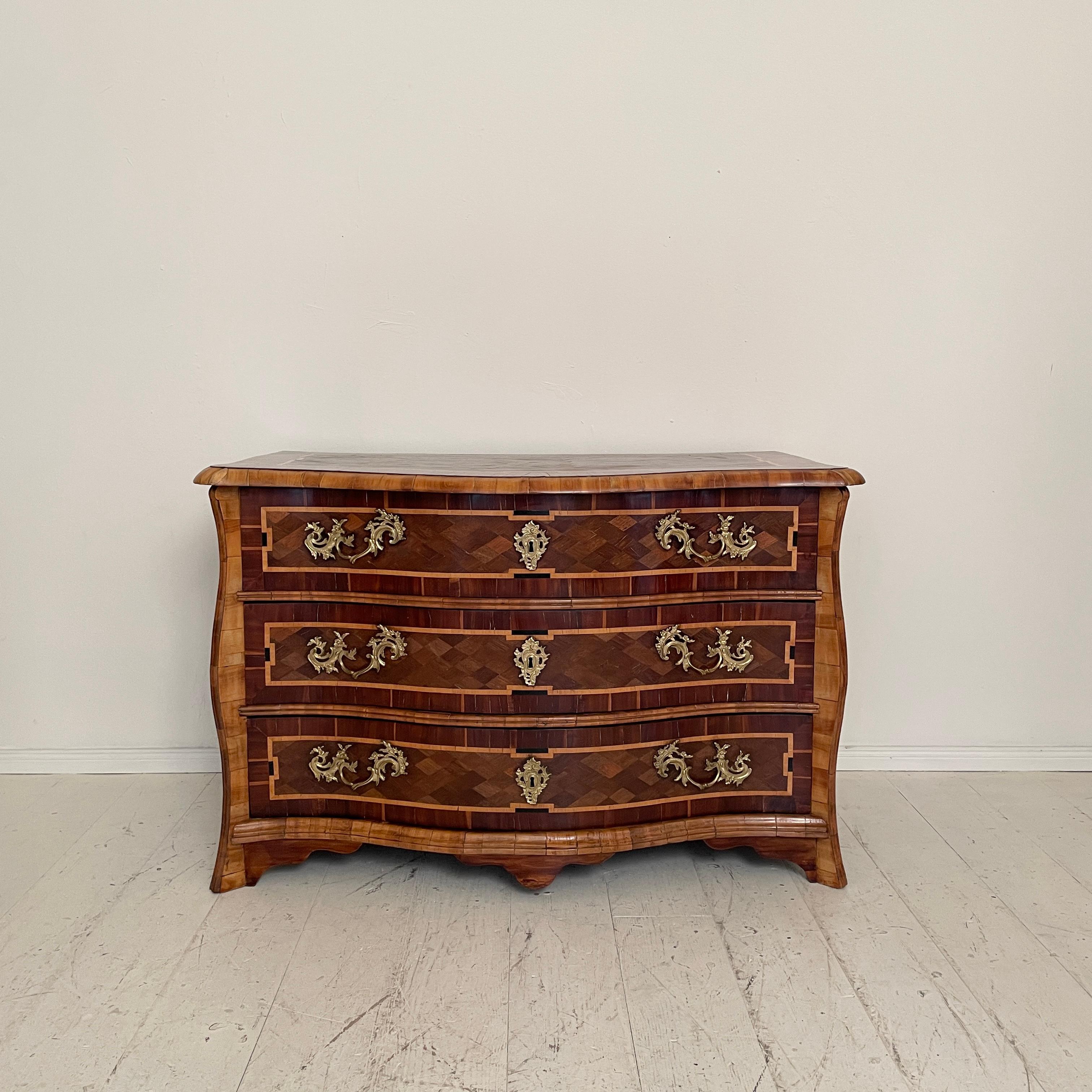 German 18th Century Dresdner Baroque Commode in Brown Walnut and Amaranth, Around 1760 For Sale