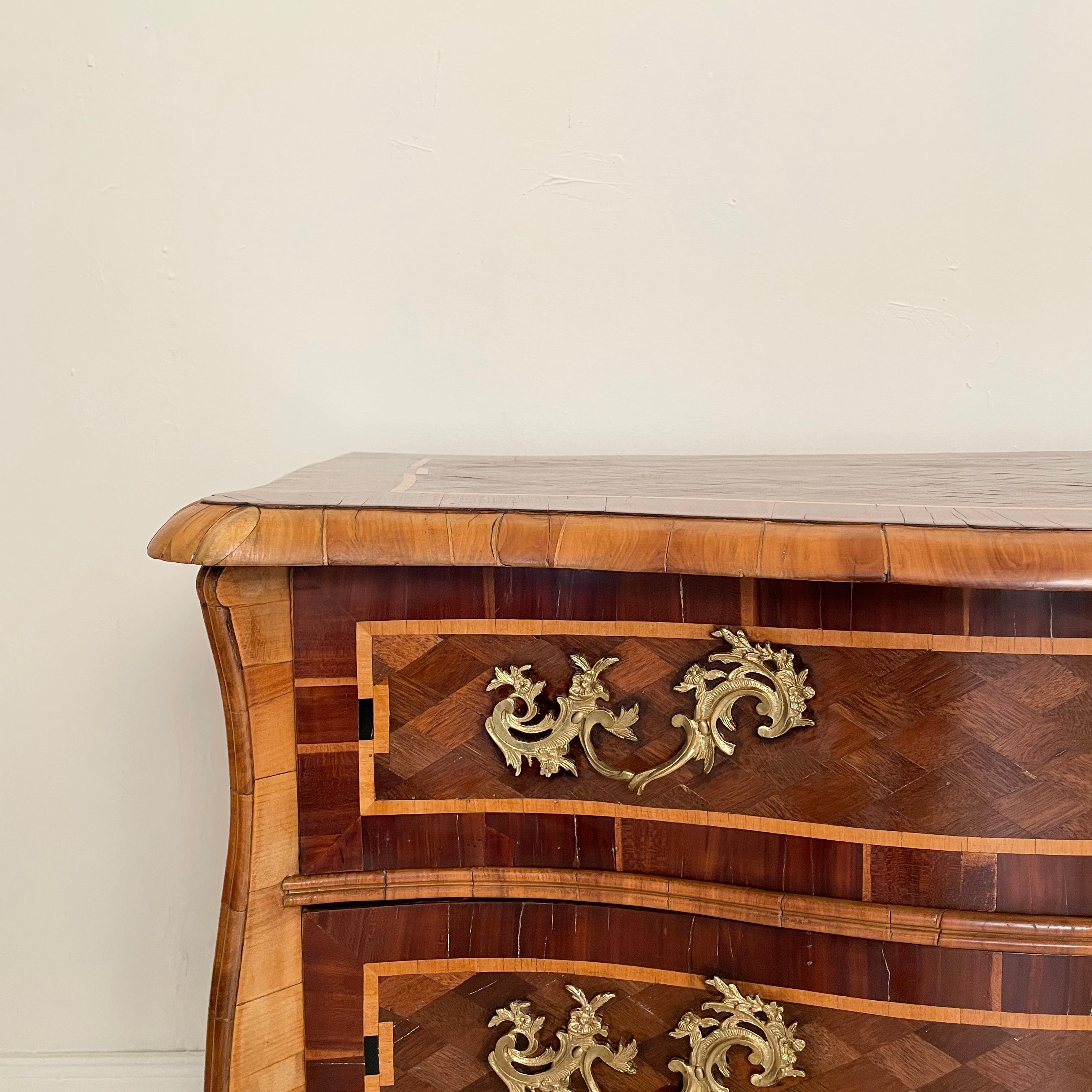 Mid-18th Century 18th Century Dresdner Baroque Commode in Brown Walnut and Amaranth, Around 1760 For Sale
