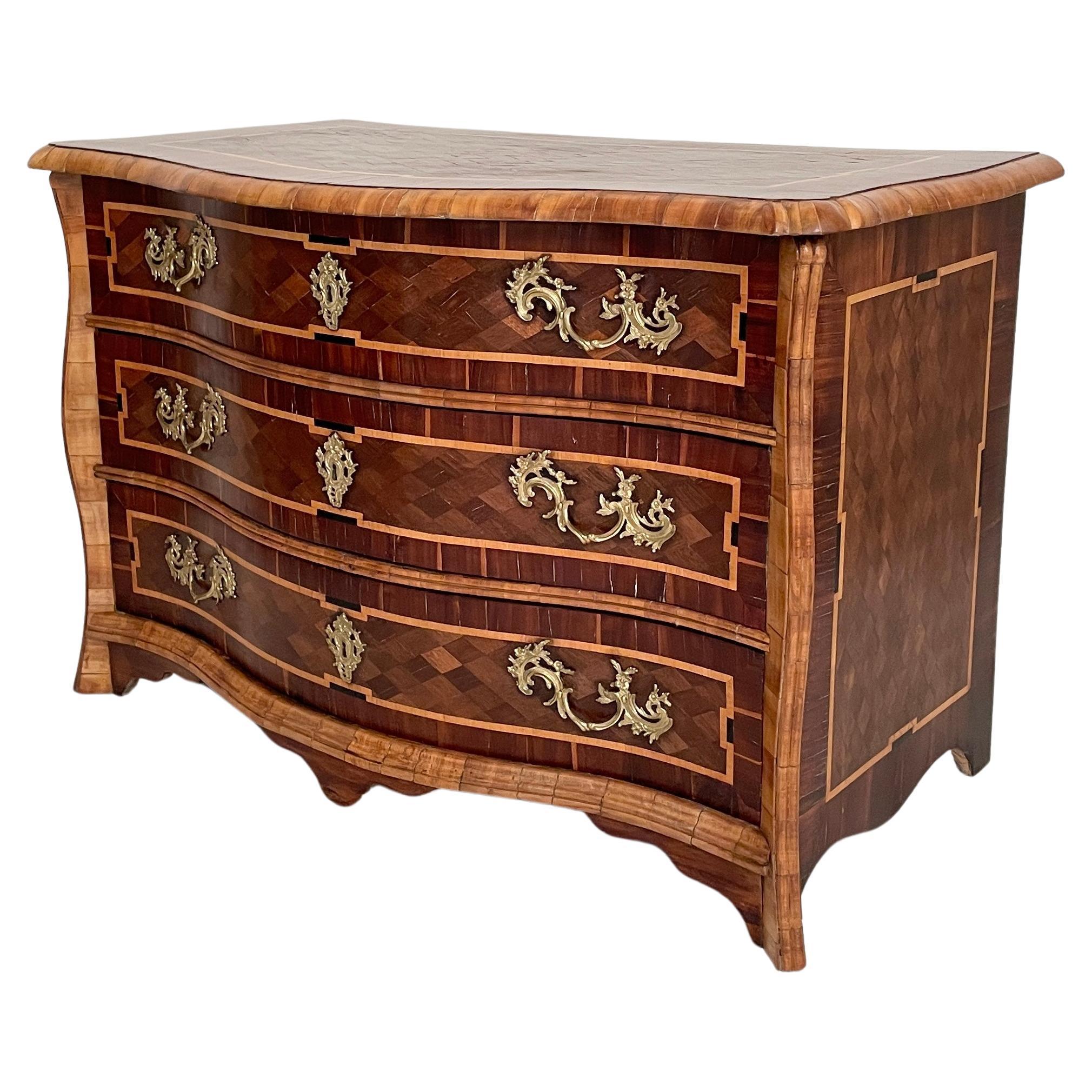 18th Century Dresdner Baroque Commode in Brown Walnut and Amaranth, Around 1760