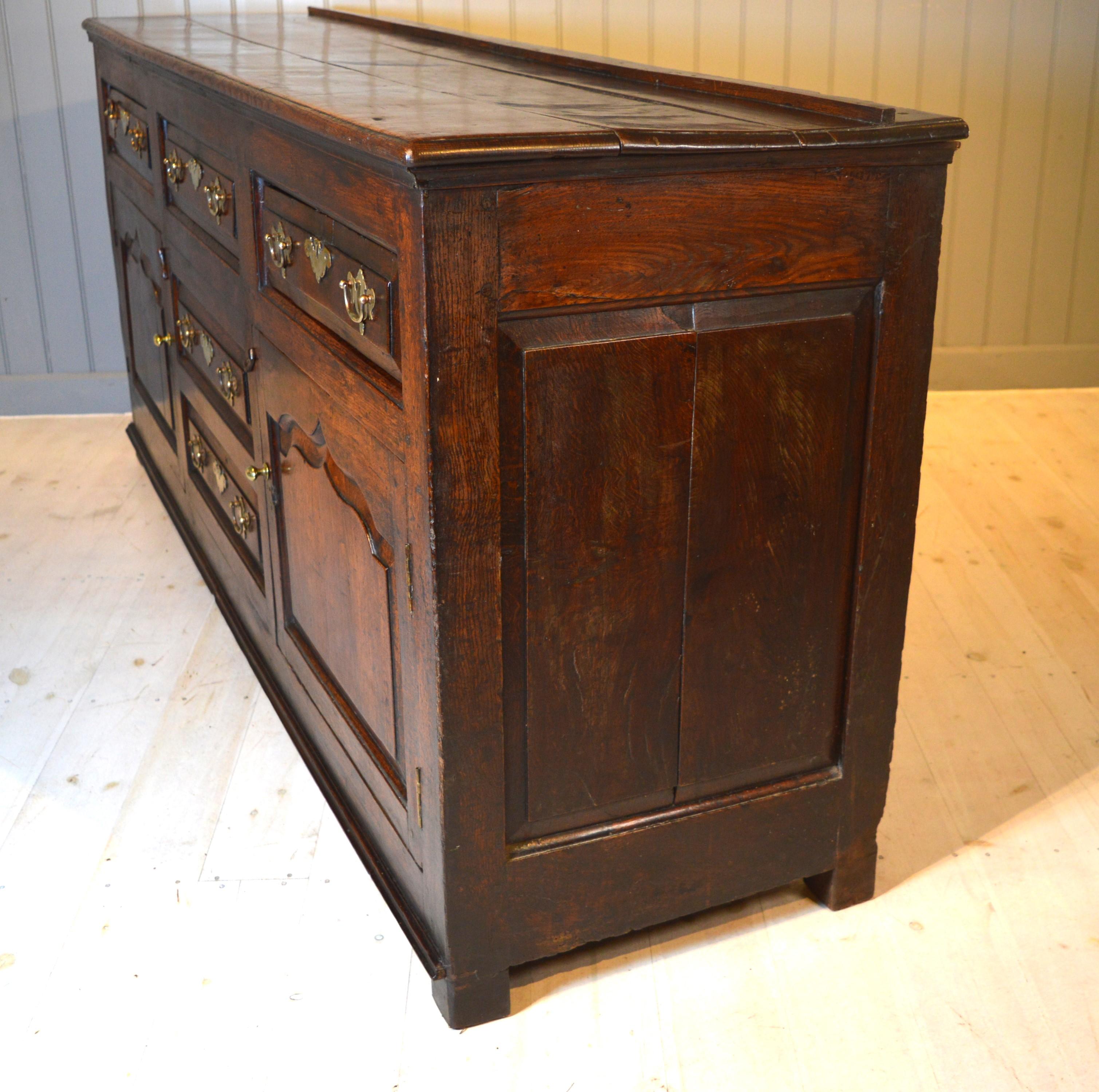 18th century Dresser base In Good Condition In Penzance, GB
