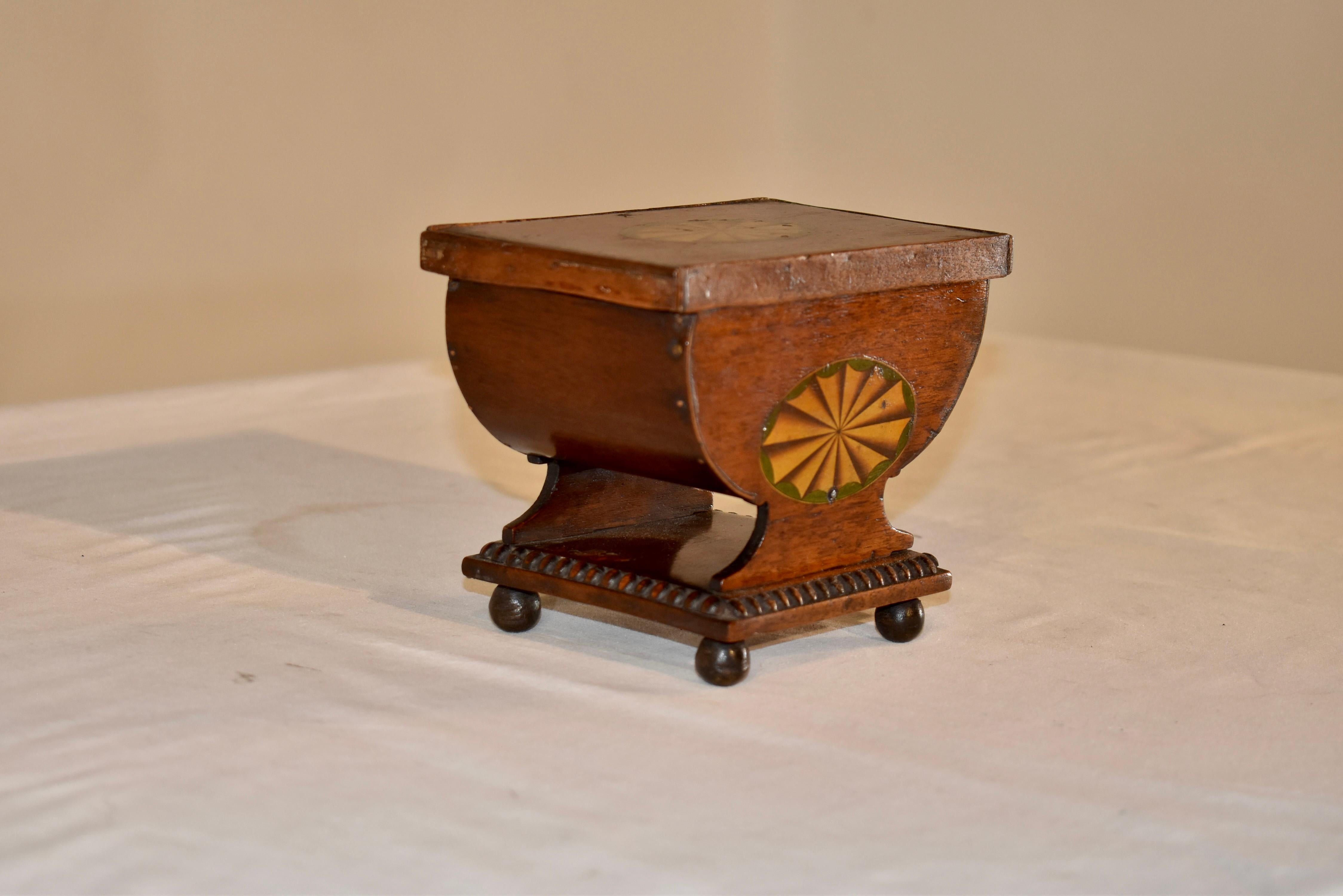 English 18th Century Dresser Box For Sale