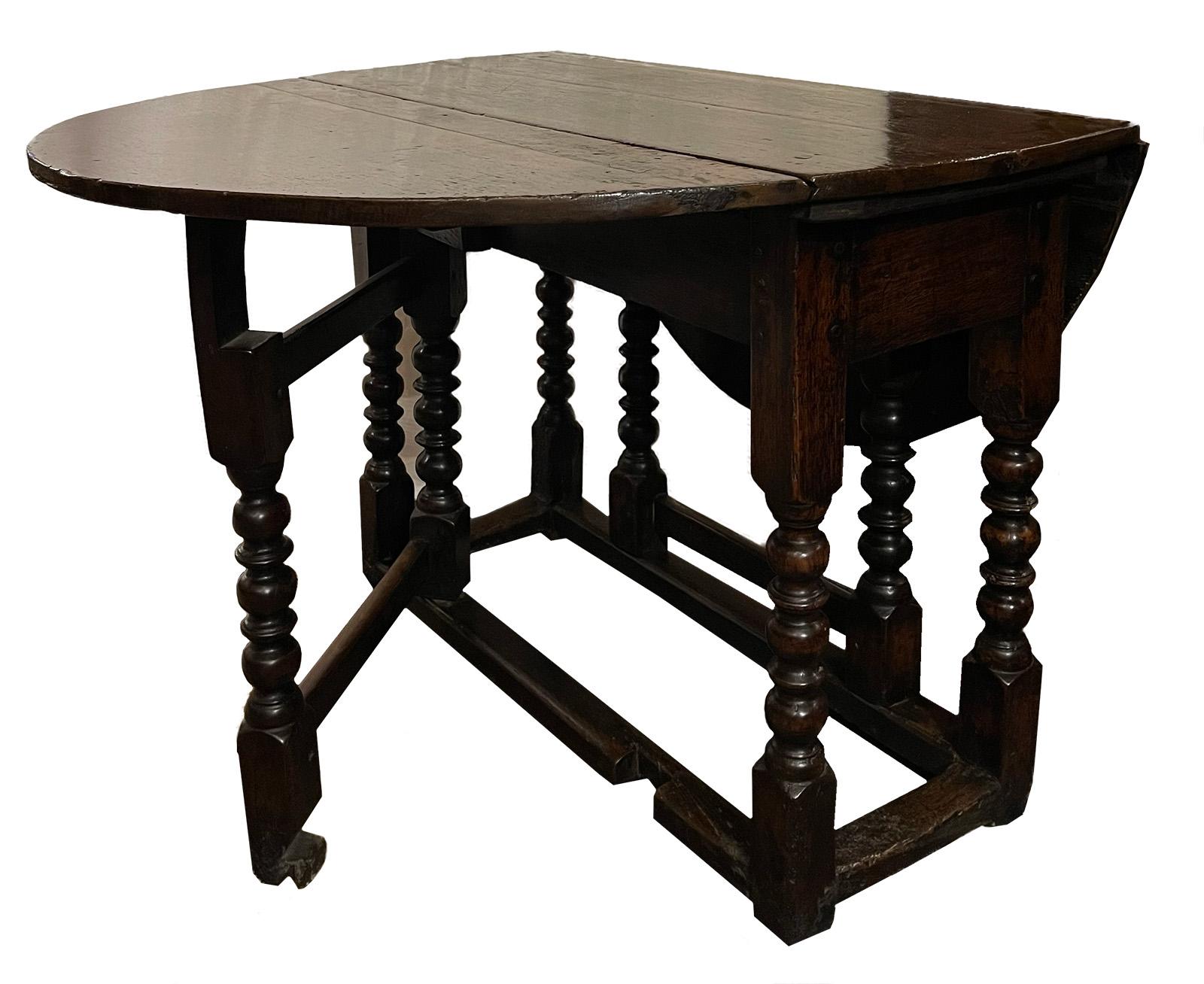 18th Century Drop-Leaf Table In Good Condition For Sale In Salt Lake City, UT