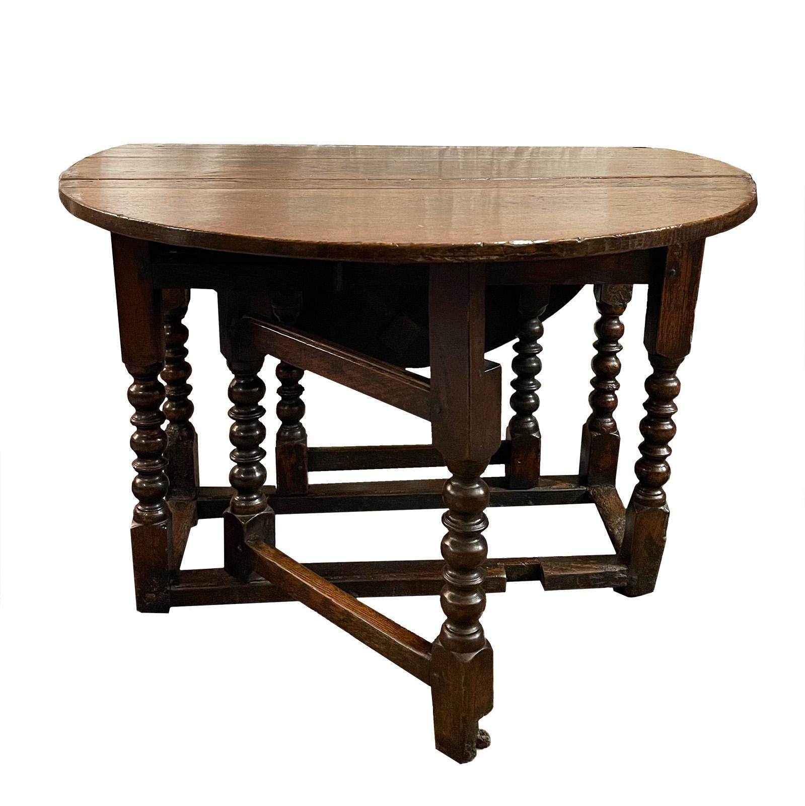 Walnut 18th Century Drop-Leaf Table For Sale